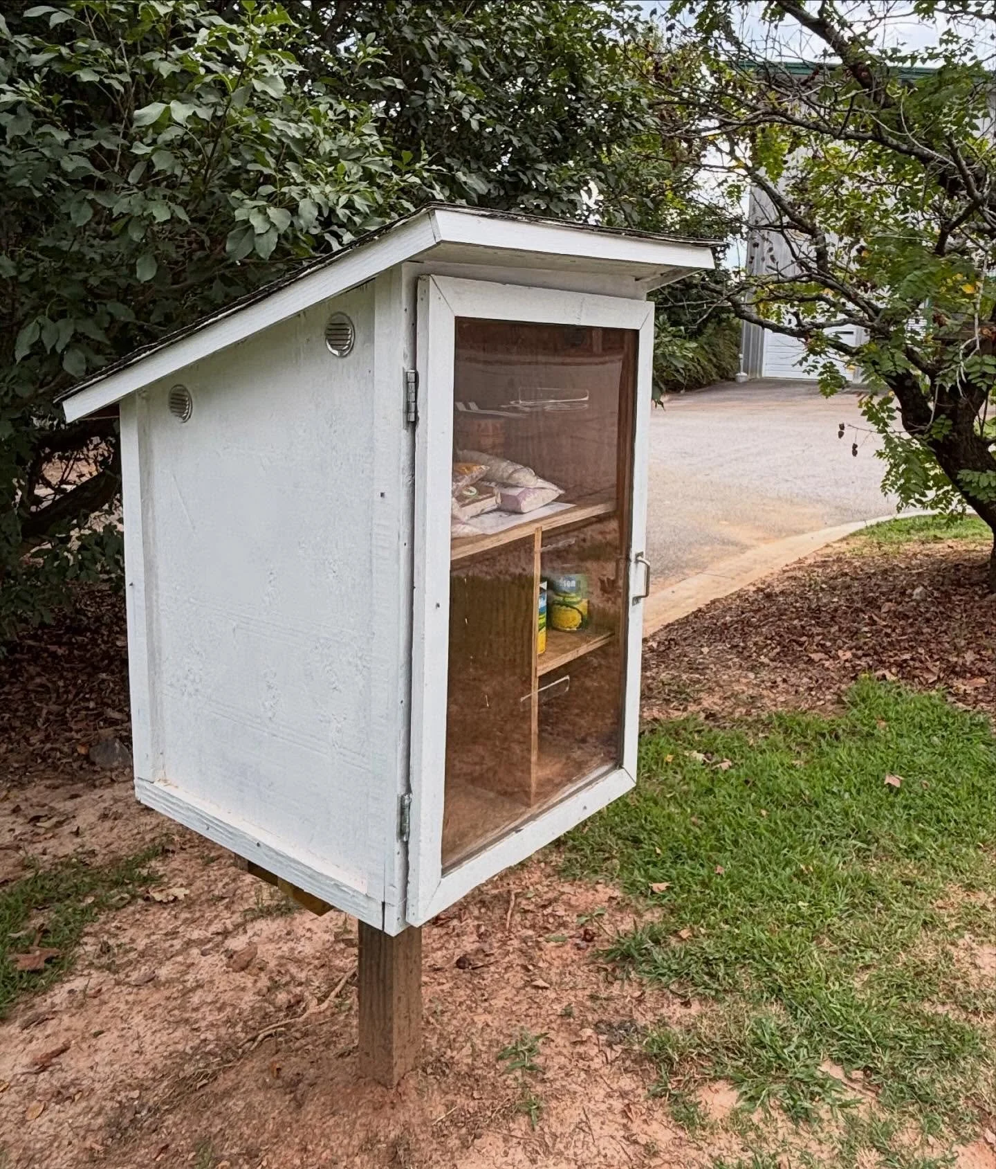 DID YOU KNOW?

For years there has been a Little Food Pantry built by @thefooddrivekids right outside of our parking lot? 🥫❤️

During a time that feels uncertain to many, please consider donating to the pantry on one of your next studio visits.  A s