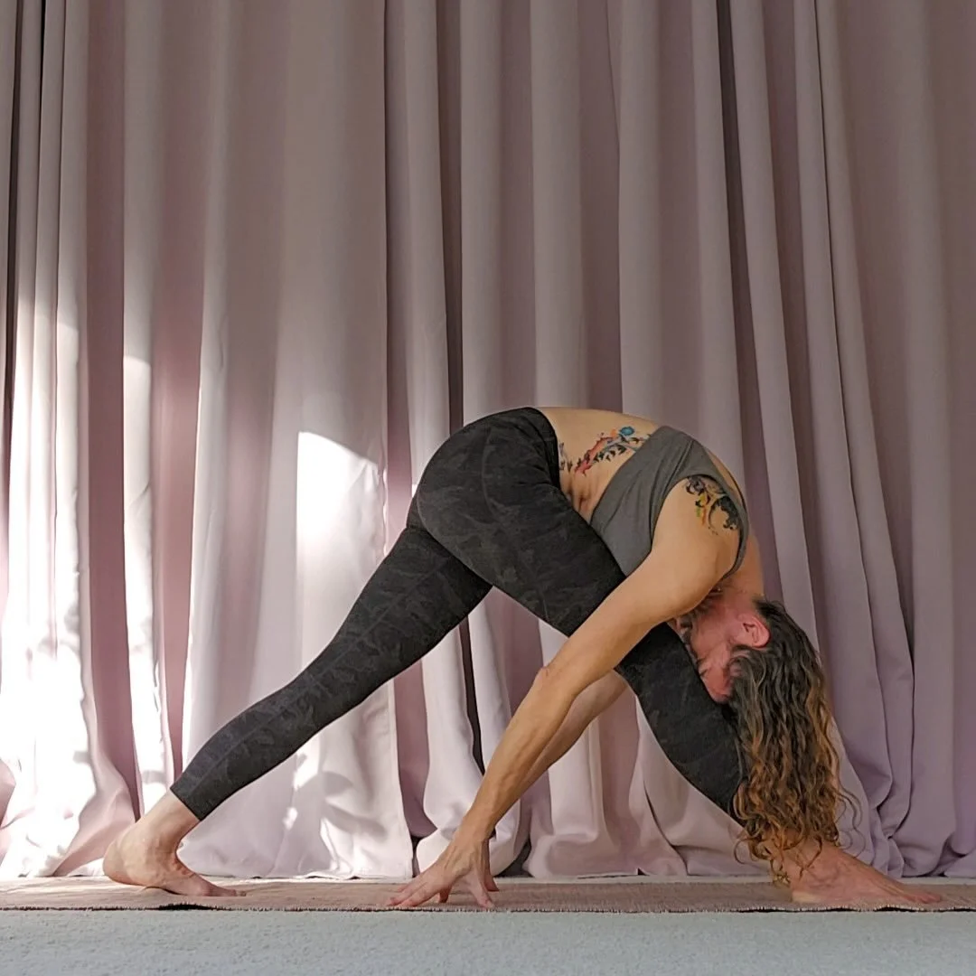 12 Days of Barre-Up Raleigh: Move + Reset ✨

💫DAY 10 - Pyramid Pose with Jenn

💫RESET: I HONOR WHERE I AM TODAY

💫CONNECT: Drop a color that matches your energy today.

↪️Catch @barreupjen for monthly Strength + Mobility Series (rotating between h