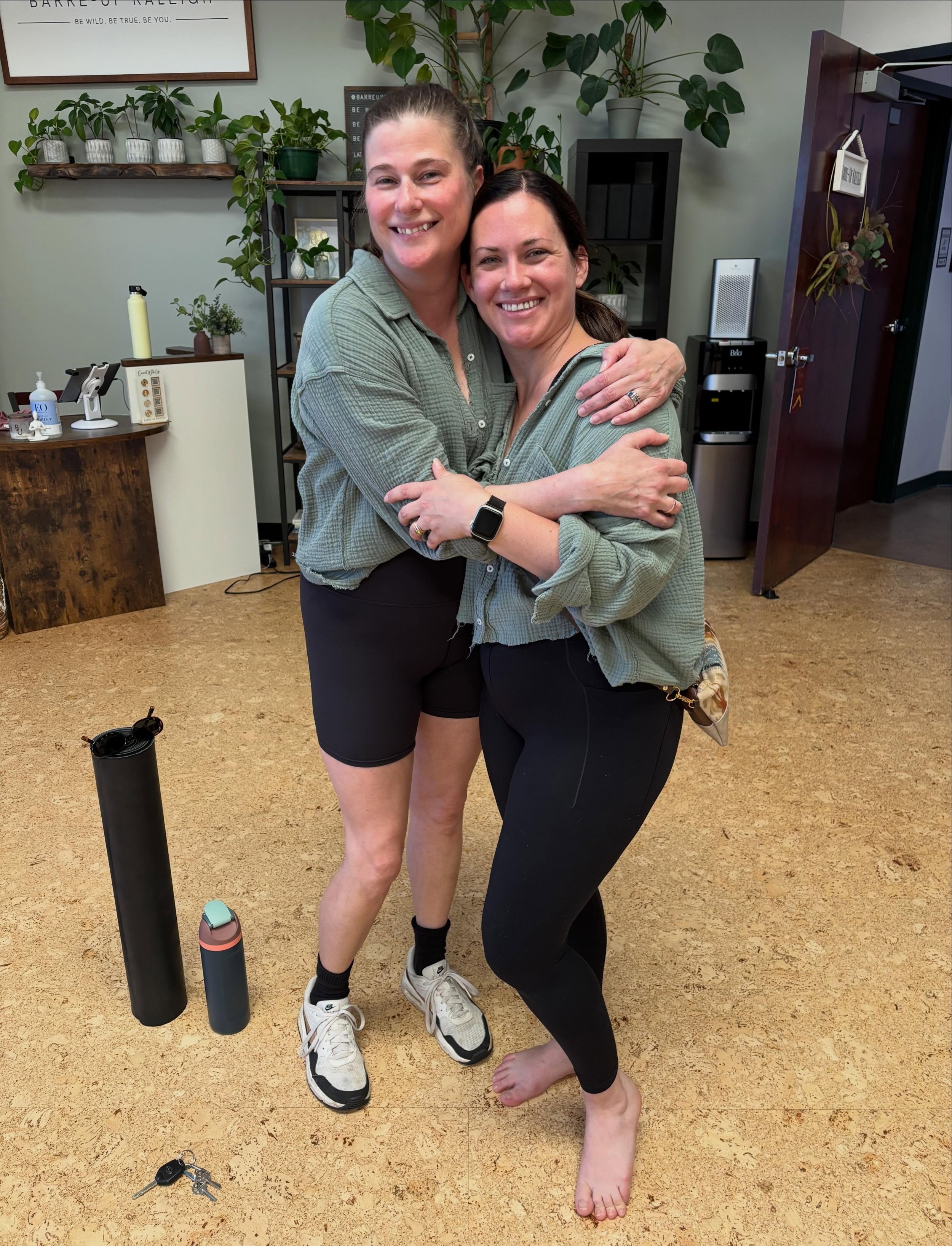 TWINNING TUESDAY! 👯&zwj;♀️

When your besties and show up to class in unplanned matching fits! Bonus points for matching the studio walls!🎉🎉