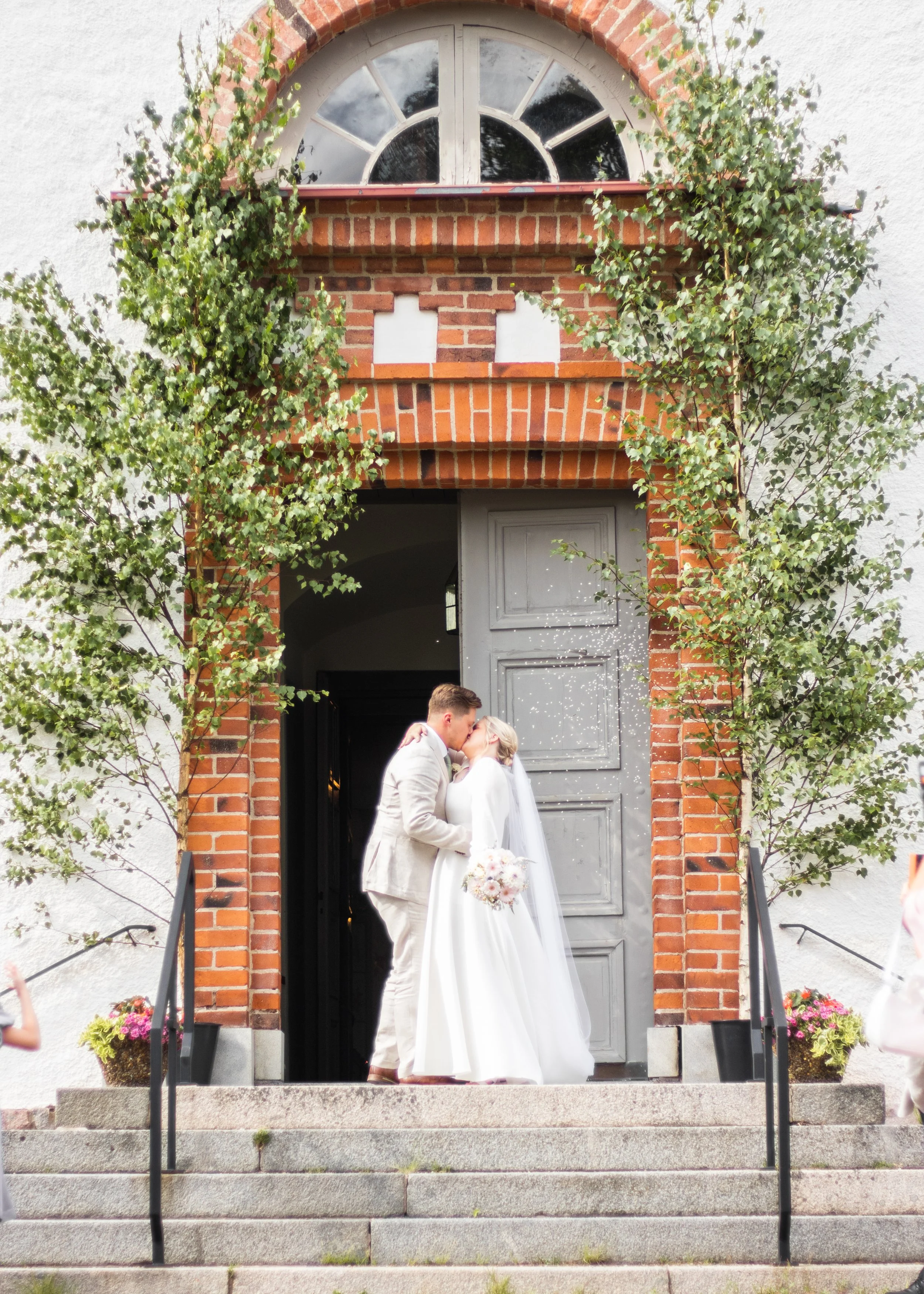 brollopsfotograf-stockholm-kyrka.jpg