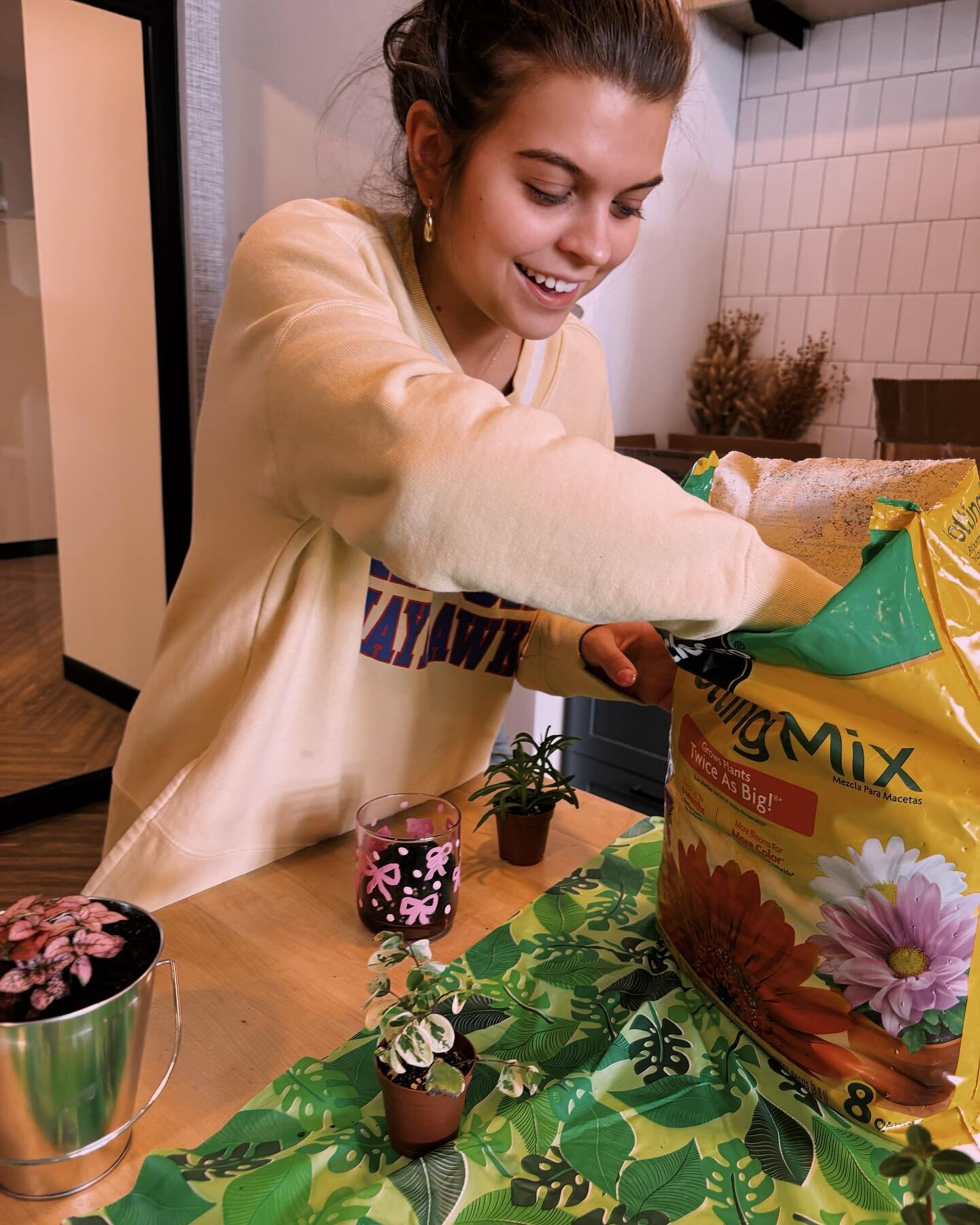 Plant workshop with our proxi residents🌷

In case you missed our plant workshop, mark your calendar for April 12th  we are having a bouquet bar 💐