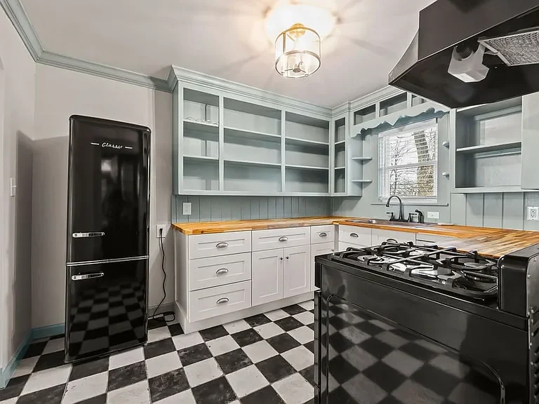 Kitchen 1 2.webp