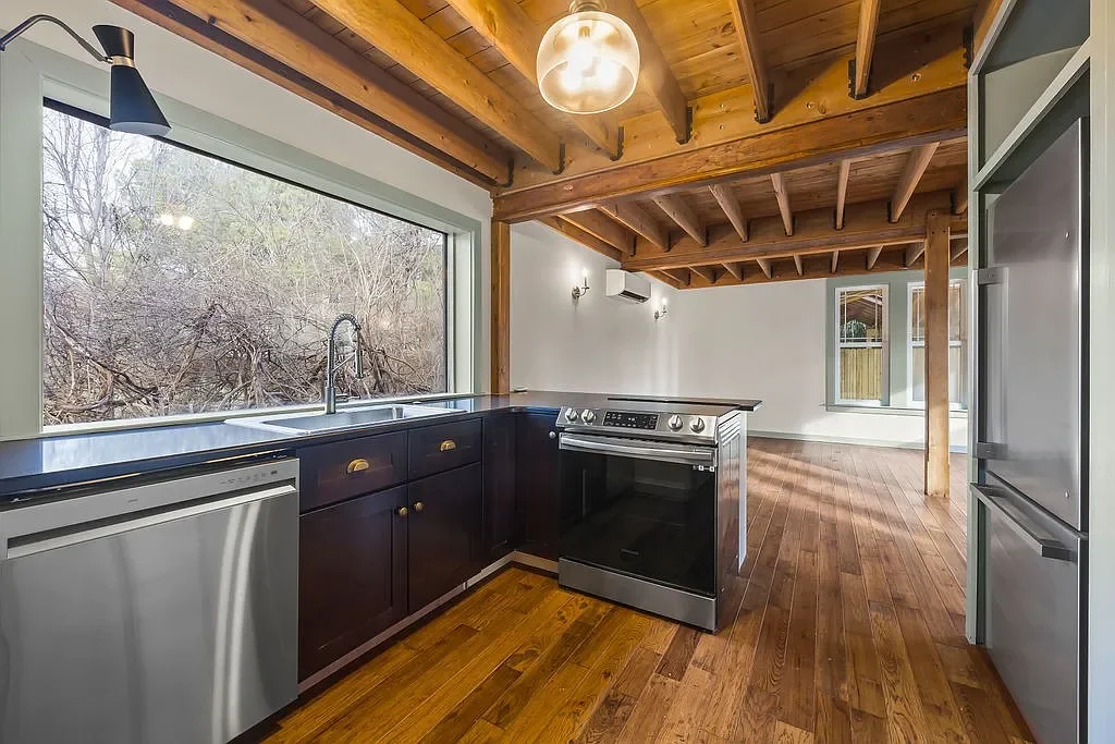 Kitchen 2.webp