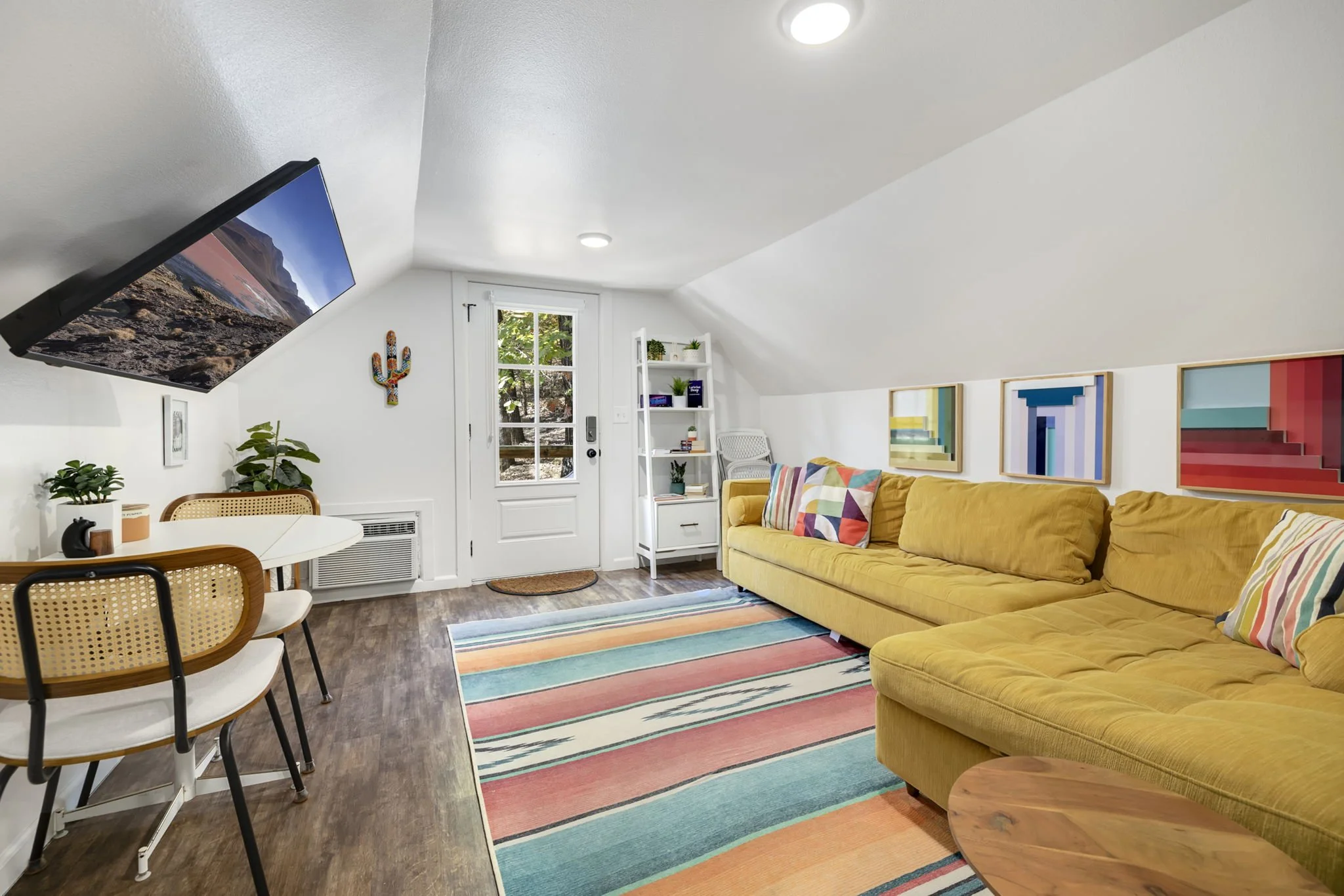Living Room 2.jpg