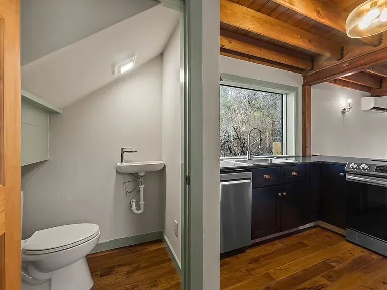 Bathroom 2.webp