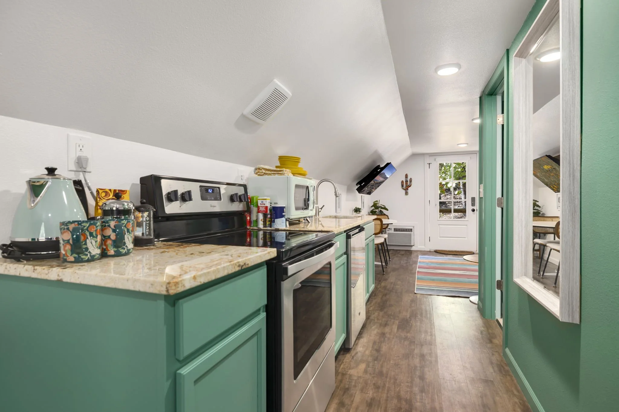 Kitchen 2.jpg