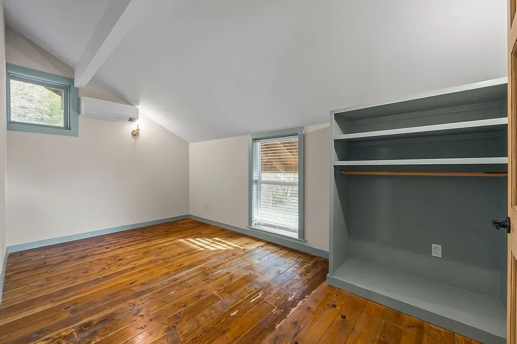 Bedroom 3 1.webp