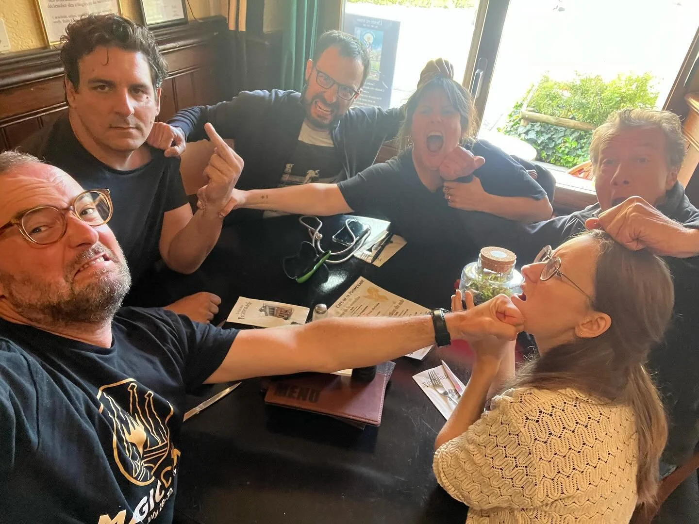 Tout. Va. Bien. @compagnieducachot forever. (On est f&acirc;ch&eacute; parce que @cberney n&rsquo;est pas l&agrave;)