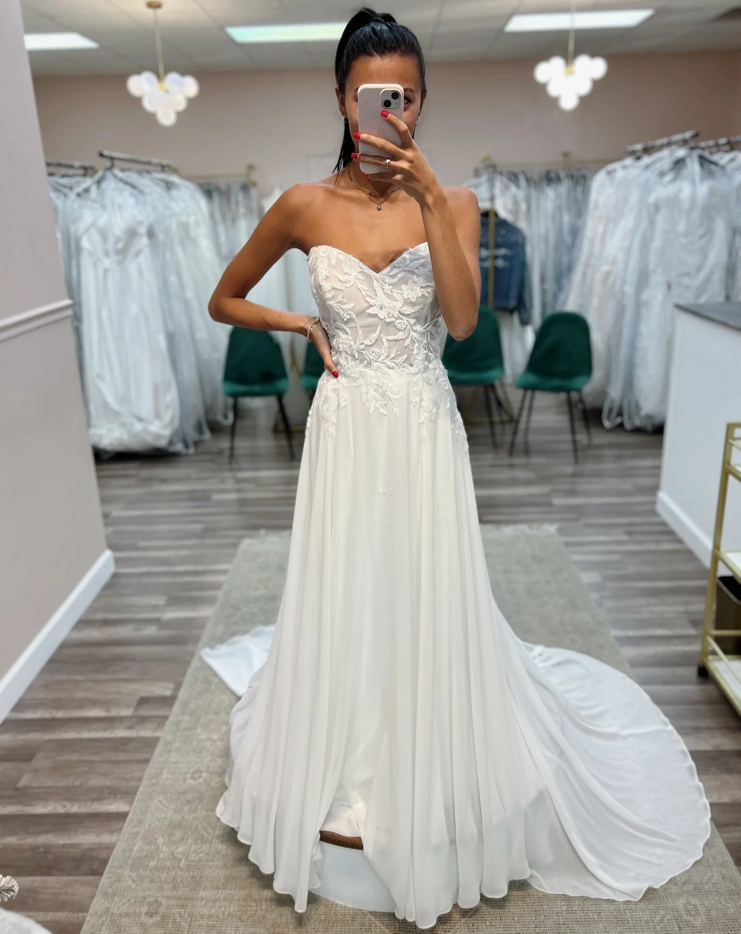 A little more simple for this weeks #tot ☁️✨

Originally: $1,499
The One: 1,099
Size: 14