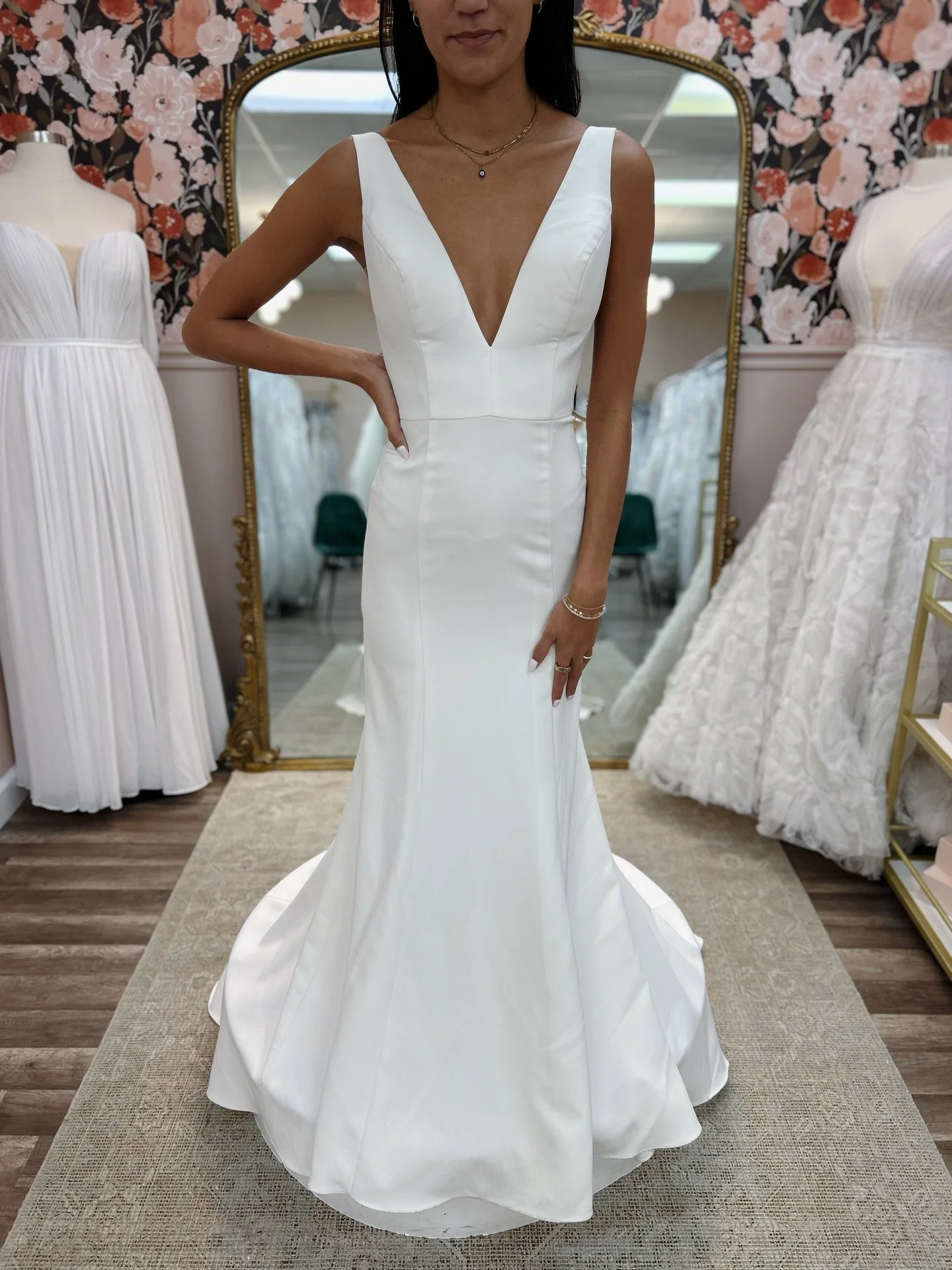 A new clean and classic beauty for your #tot 🕊️🪽

Originally: $1,899
The One: $1,199
Size: 10

Bridal store&bull;wedding dress&bull;2026 bride&bull;I said yes