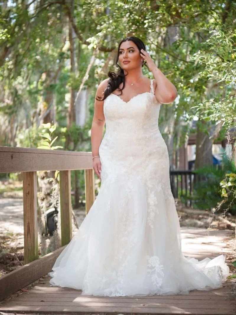 Friday Designer Feature- 🌷Stella York🌷
Dresses inspired by all of the most recent trends, designed for brides with all budgets and styles. Drama and elegance everything you&rsquo;d want for your big day🤍