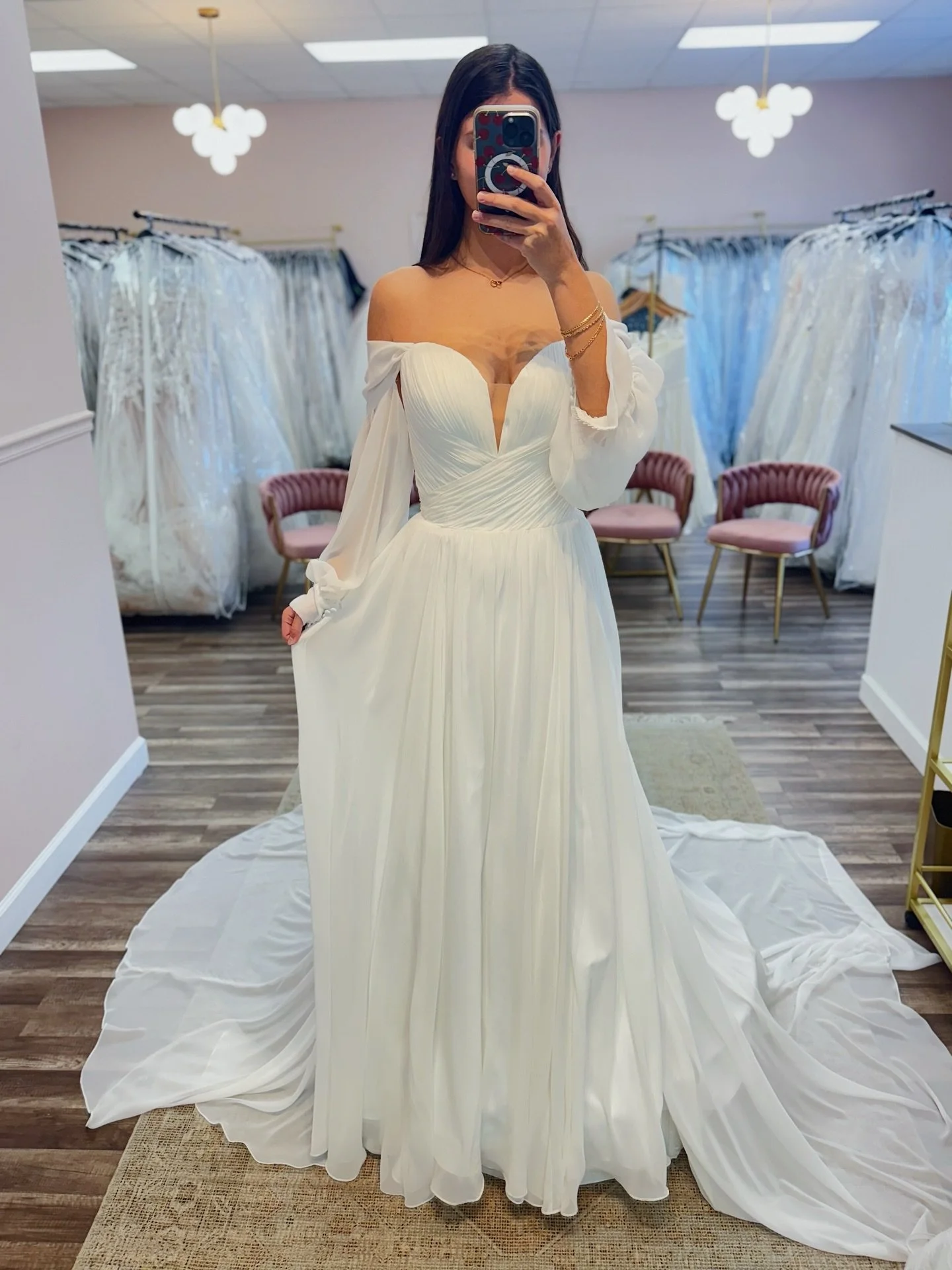The most dreamy fabric all pulled together for the perfect bridal look🤍✨

Originally: $2,099
The One: $1,099
Size: 16