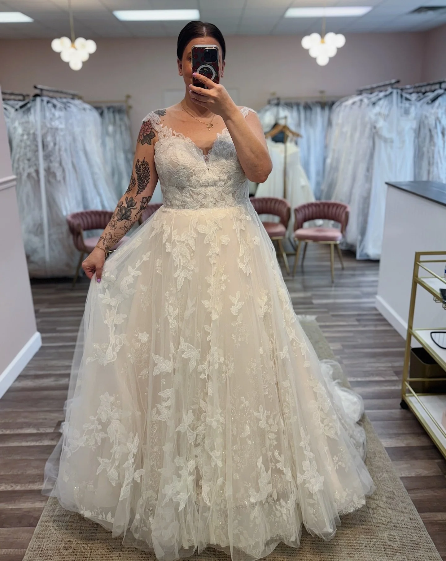 The most beautiful a-line✨🤍
Originally: $2,399
The One: $1,399
Size:16