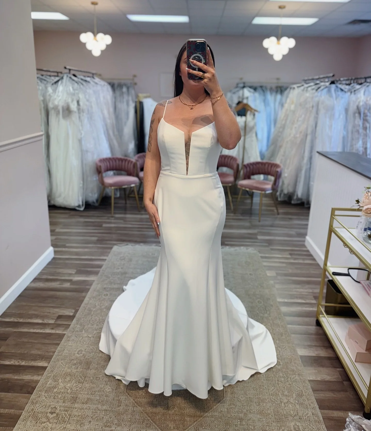 Another clean and classic beauty🤍✨

Originally: $1,799
The One: $1,099
Size: 12