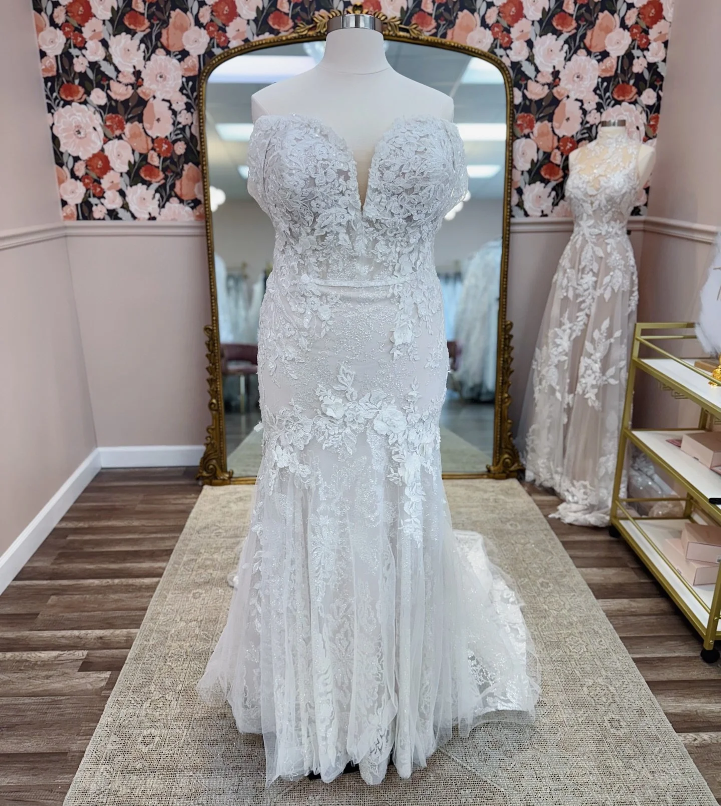She has it all✨🤍 
Off the shoulder straps, plunging neckline, beading, floral glitter layer, and a silhouette to die for you&rsquo;ll be nothing short of show stopping in this weeks #wgw 

Originally: $2,299
The One: $1,799
Size: 28