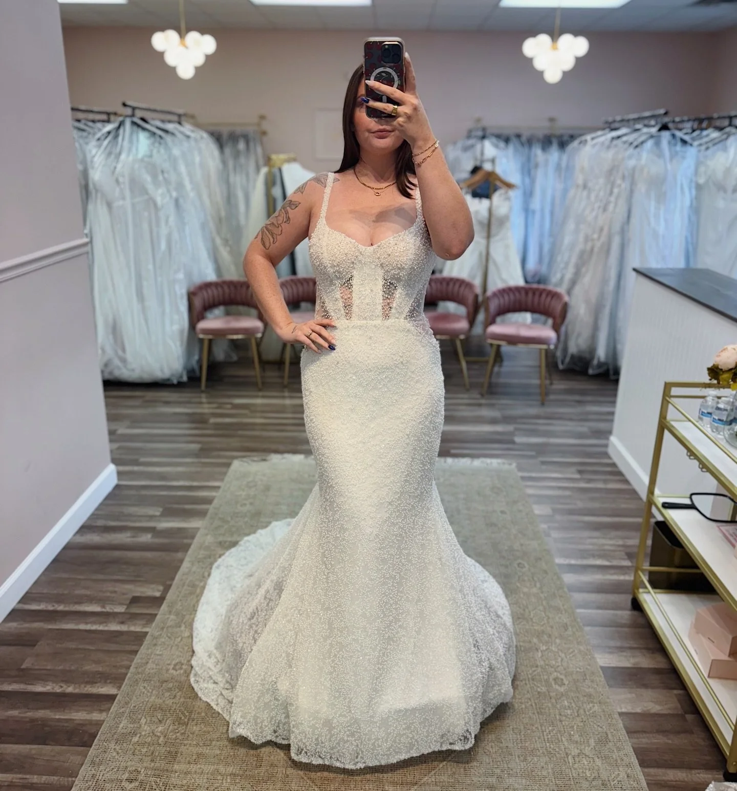 Calling all pearl girls, come and snatch this beauty up!🤍✨

Originally: $3,799
The One: $2,999
Size: 12