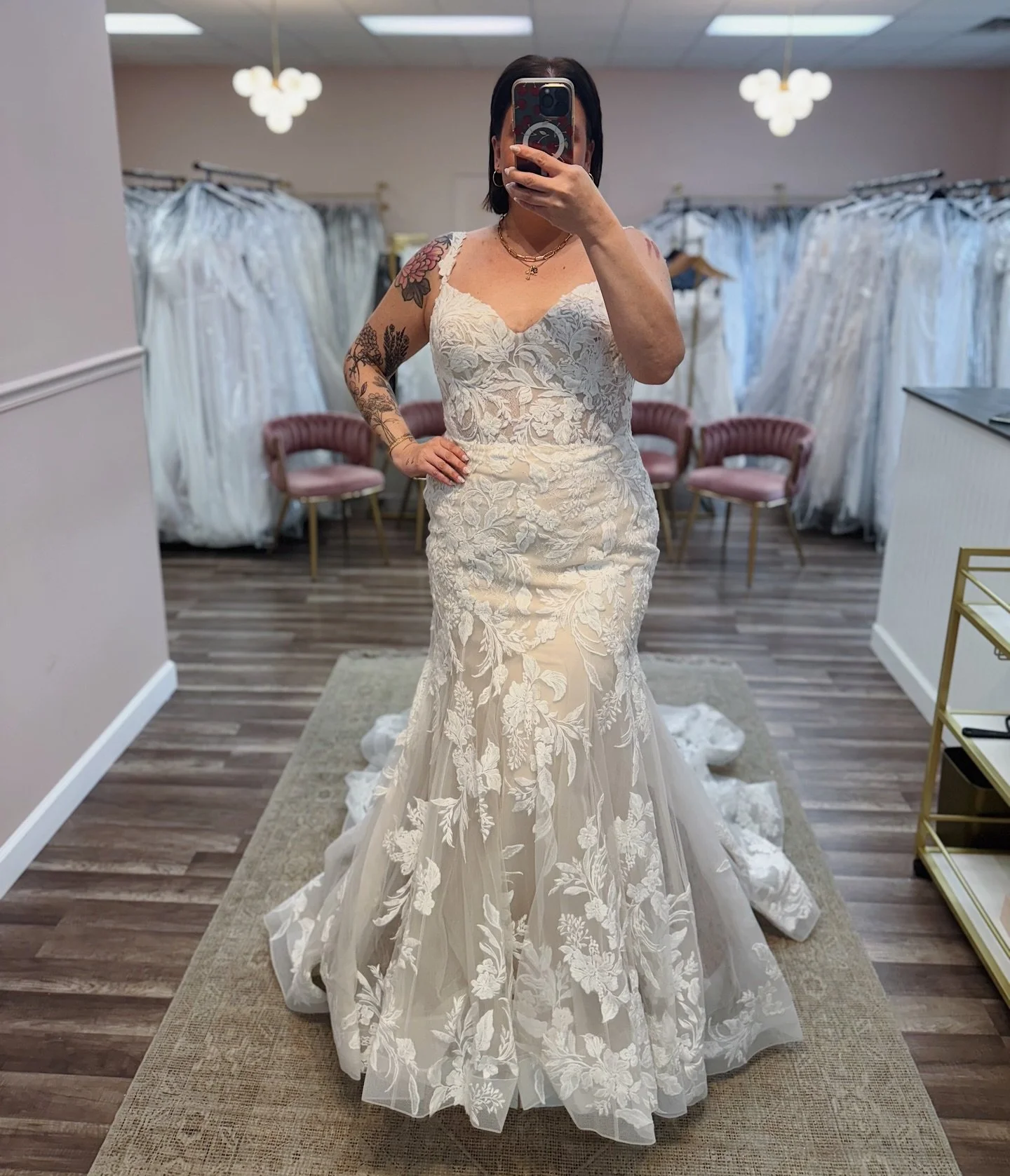 Another lace wonder to get you through the week✨🤍

Originally: $2,199
The One: $1,599
Size: 16