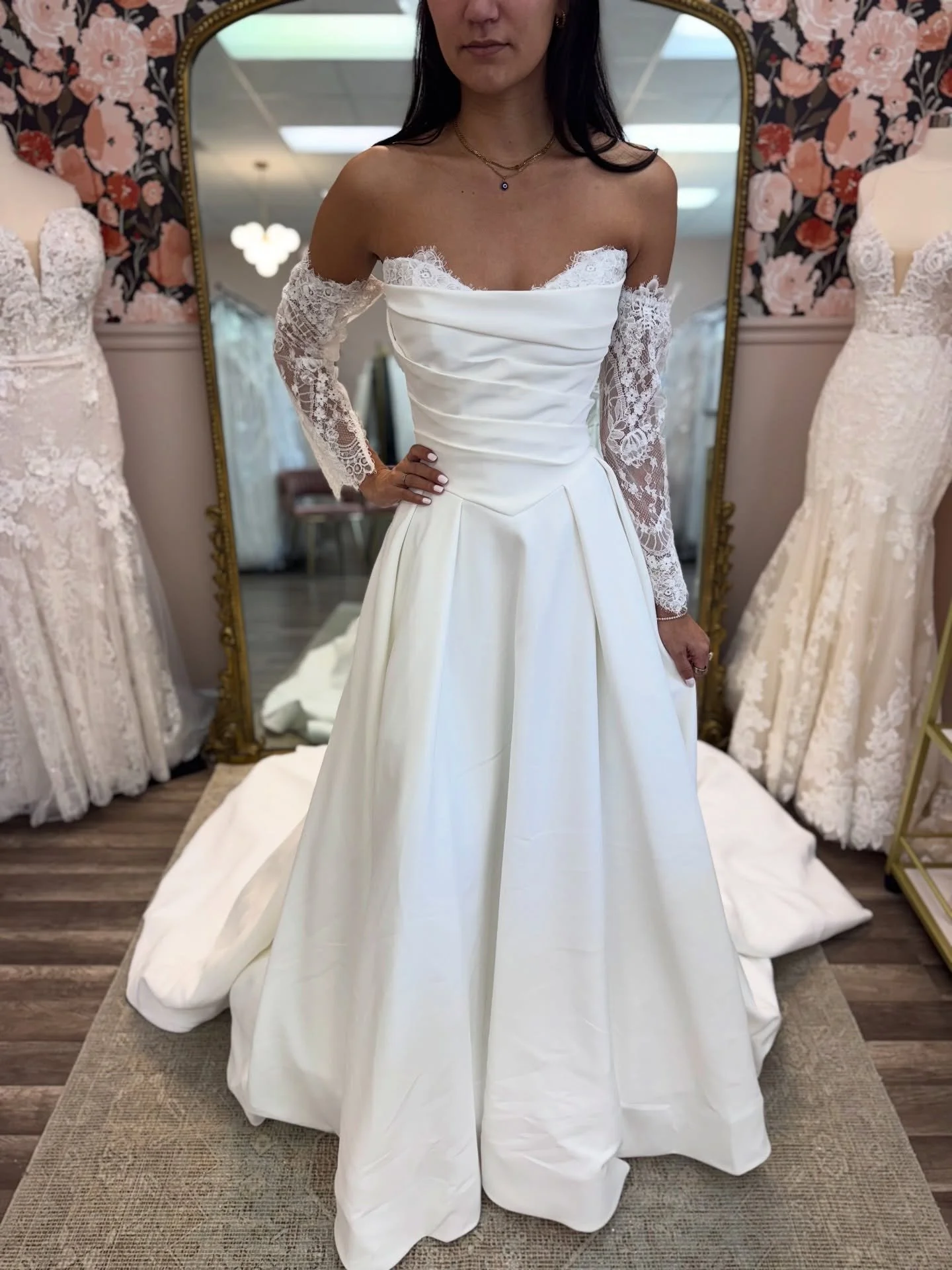 If you&rsquo;ve dreamt of a lakeside wedding, this one&rsquo;s for you! Follow us along to see three beautiful dresses✨🤍