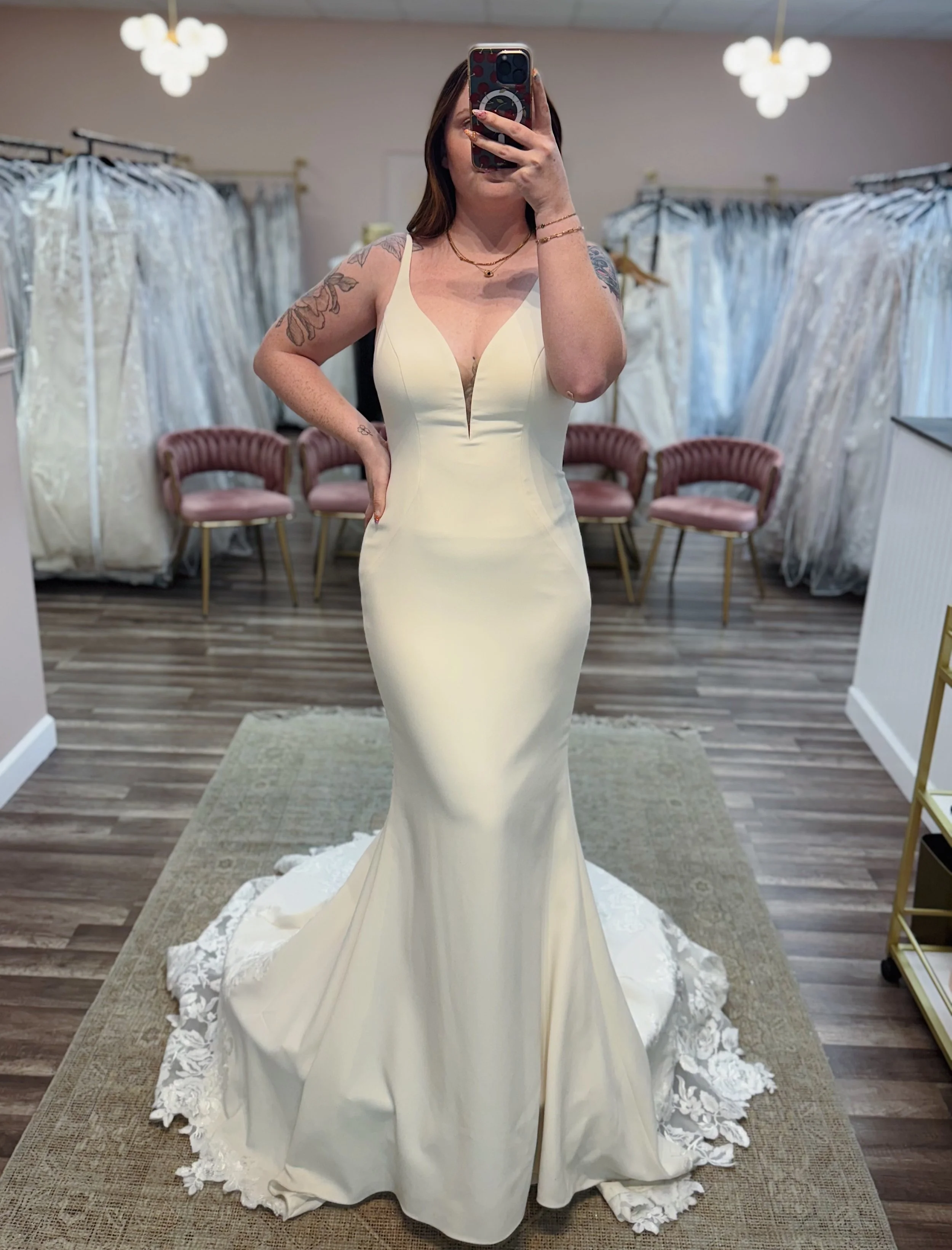 A little something captivating in the back🤍✨

Originally: $2,099
The One: $999
Size: 12