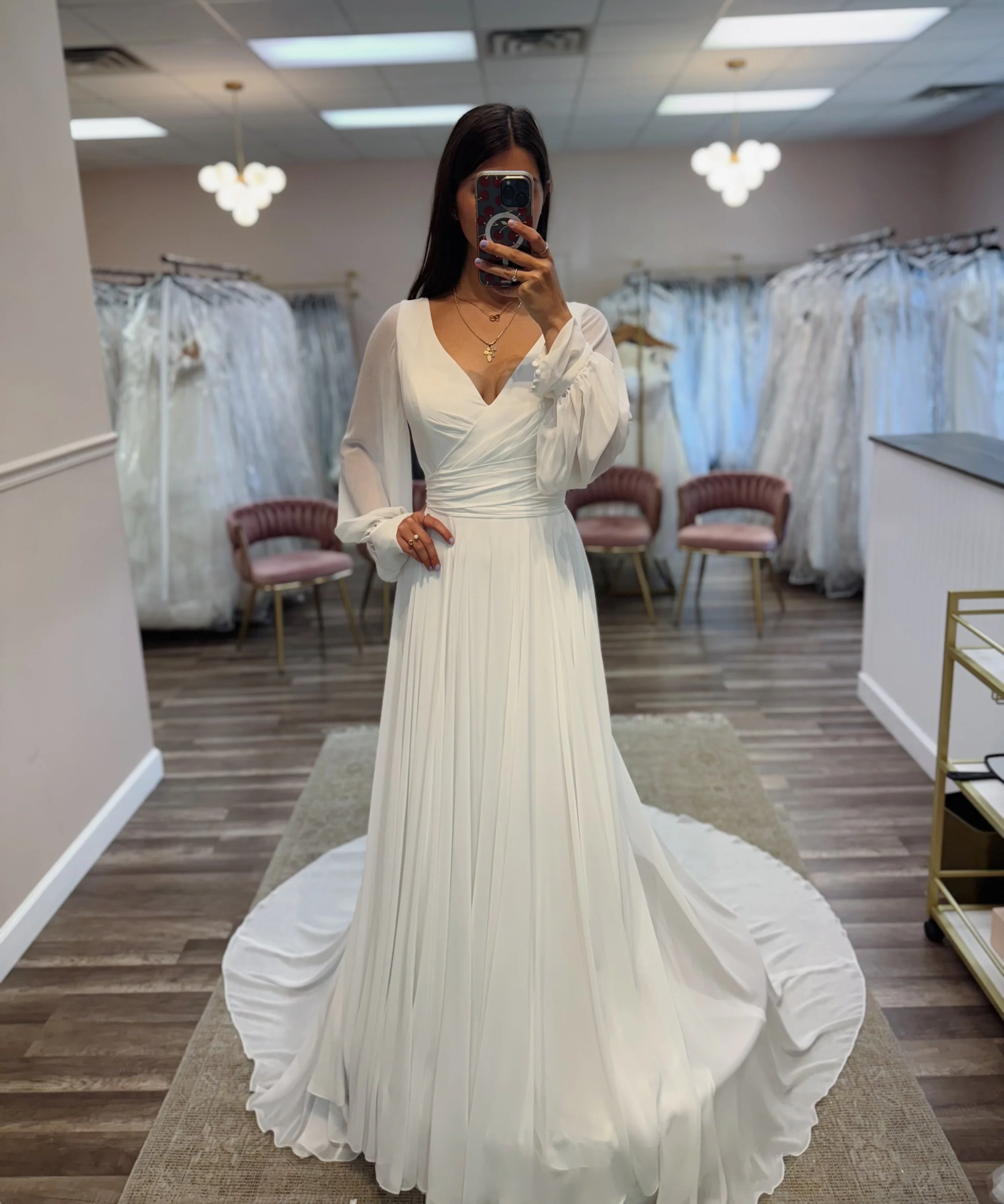 We&rsquo;re going whimsical this #selfiesunday 🌷

Originally: $1,799
The One: $1,099
Size: 12