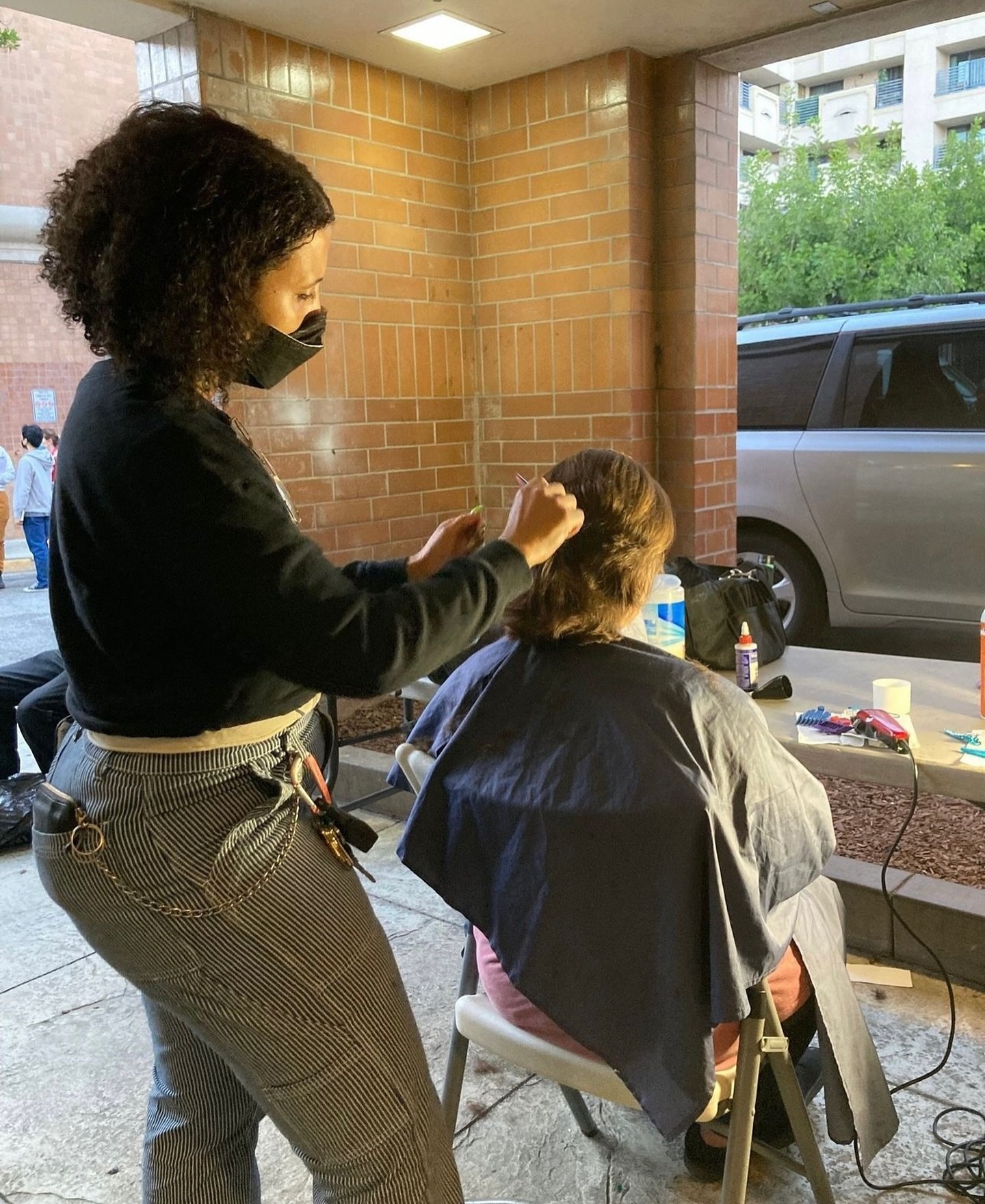 Ramdasha (@ramdasha) donating time to give haircuts to people in need with the Hollywood Food Co. The mission of Hollywood Food Coalition is to feed and serve the immediate needs of the hungry every day of the year so they can build better lives. The