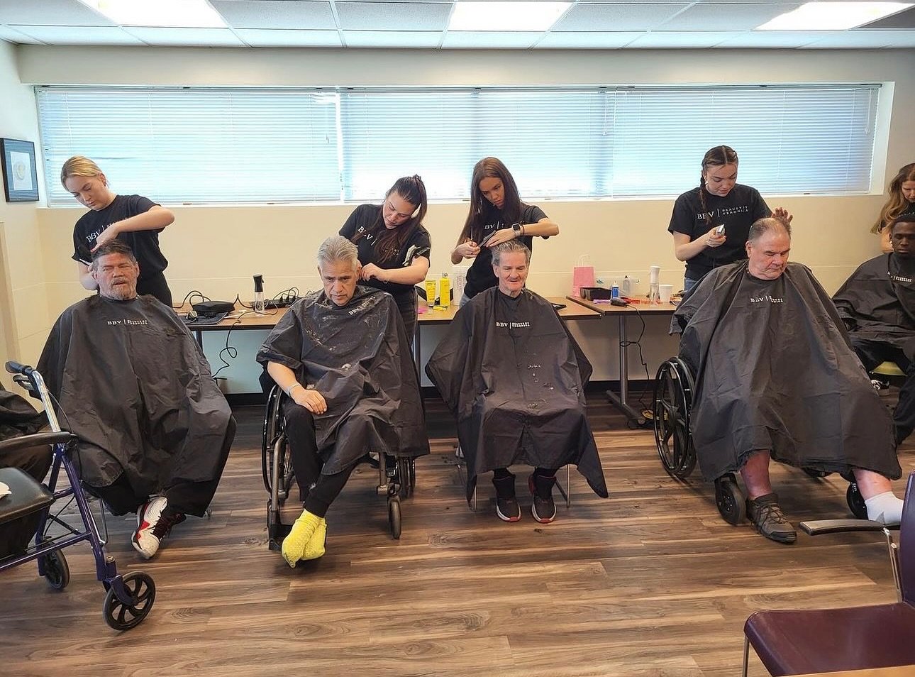 Volunteers from the Beauty by Veronica (BBV) salon are joining forces to offer haircuts to respite patients at Circle the City. @circlethecityaz is a nonprofit organization that provides healthcare and hope to thousands of individuals facing homeless