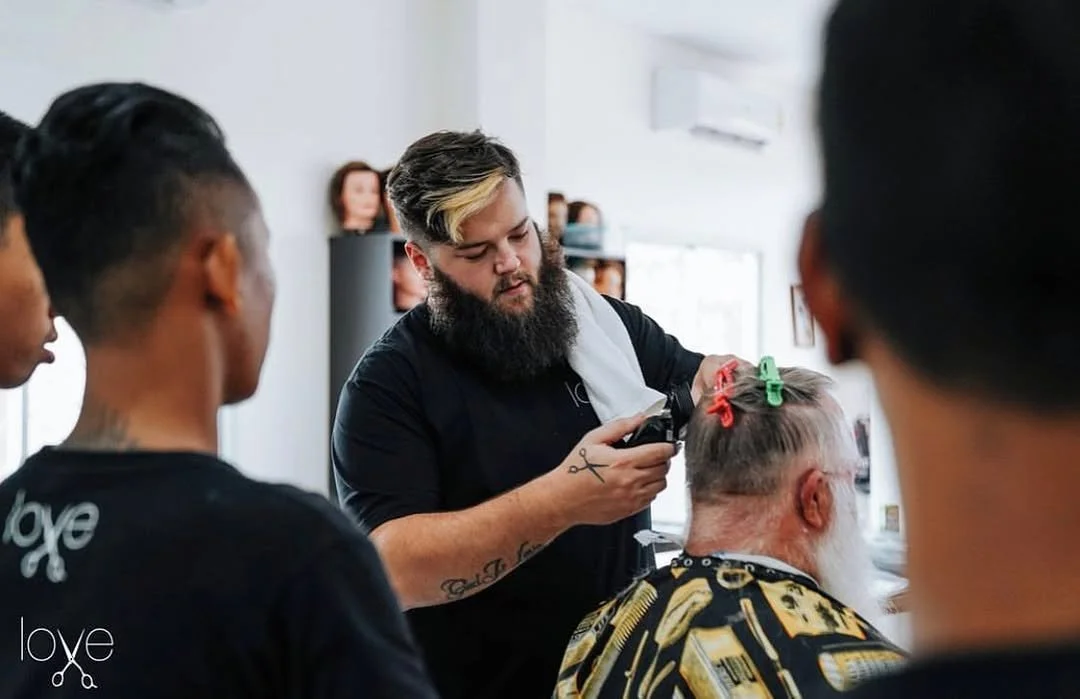 Volunteer Barber instructor Jamie Henderson (@themissionarybarber), Shear Love International (@shearloveinternational). Pattaya, Thailand.