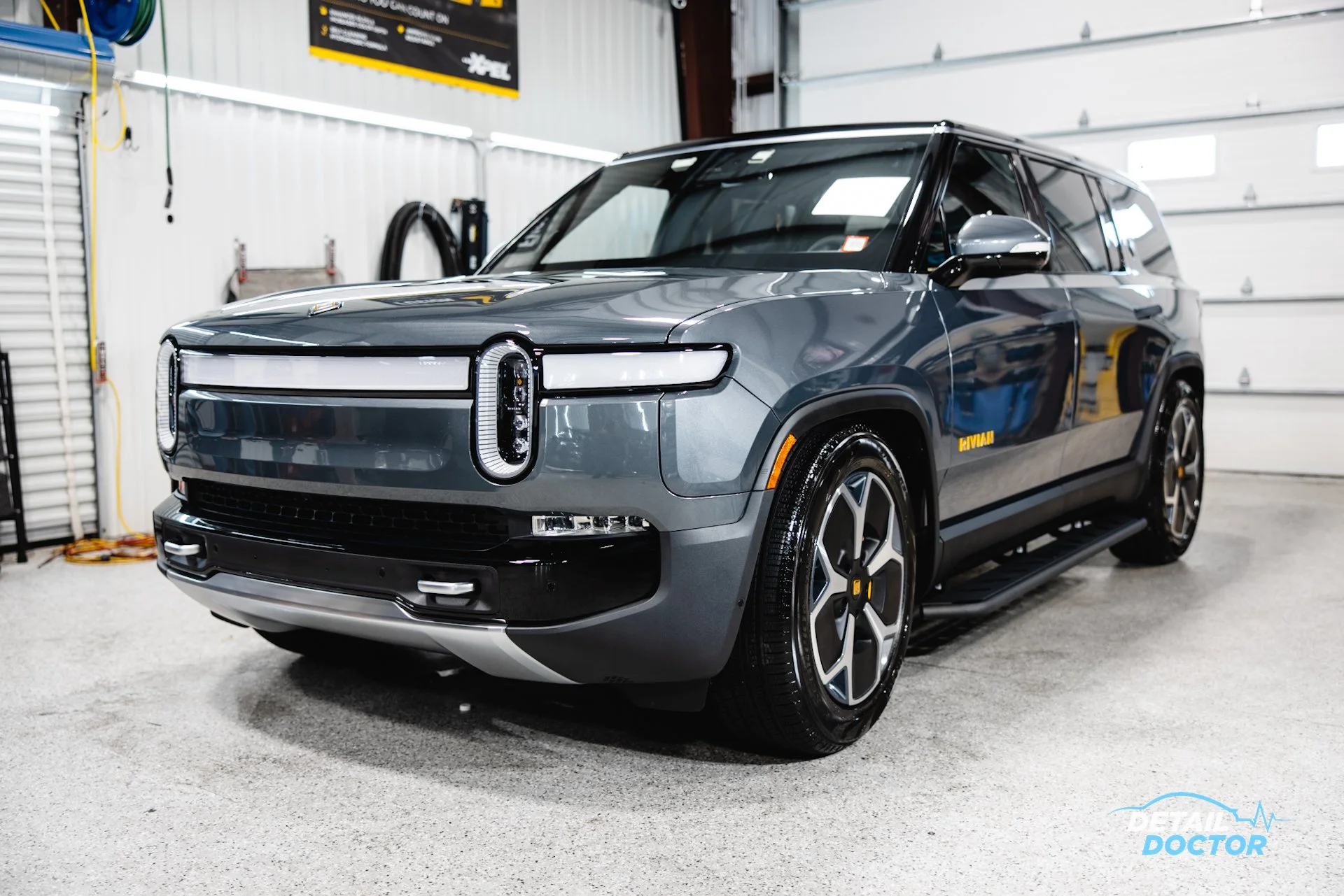 Rivian R1S