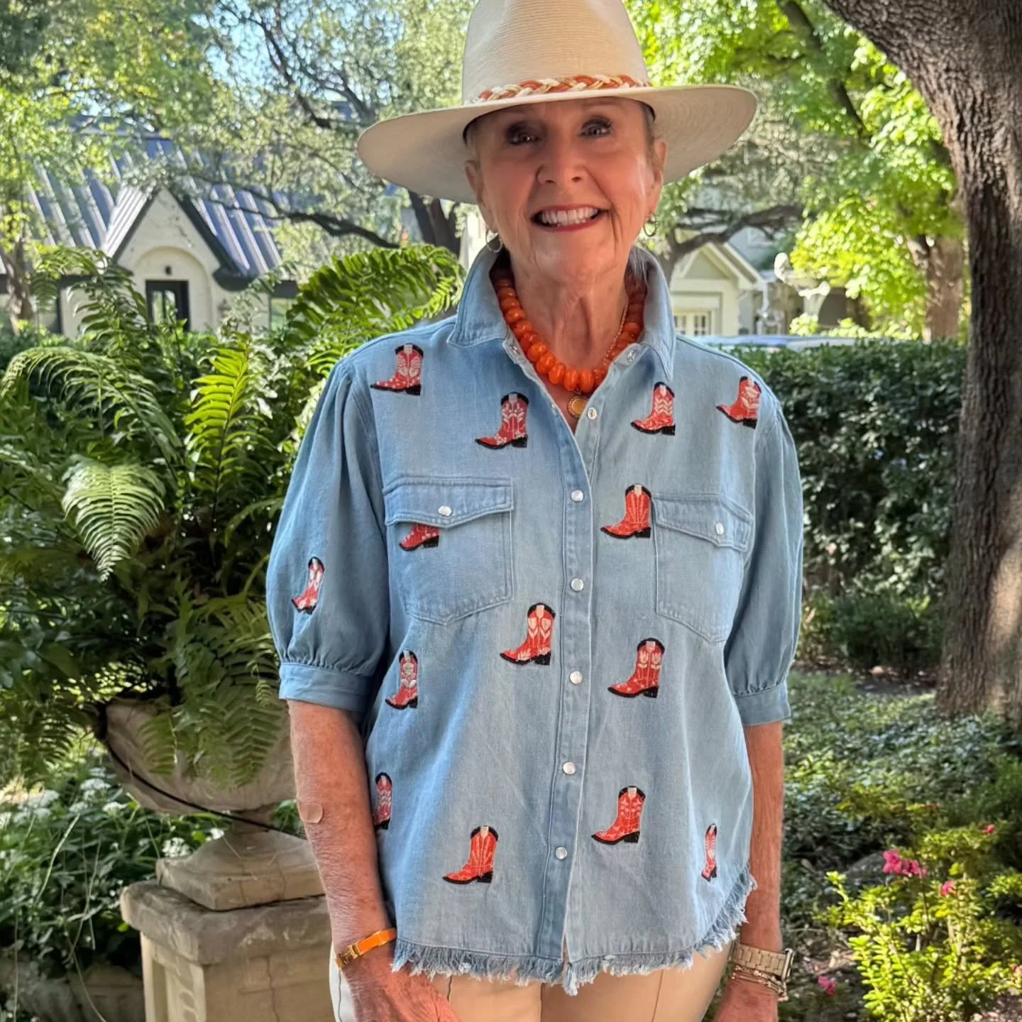 Just because you're not from Texas doesn't mean you can't just jump in the game! A quick stop at L.A. Connection ,off to The Fair, and you're a Texas fan for life! @flyawaynancy