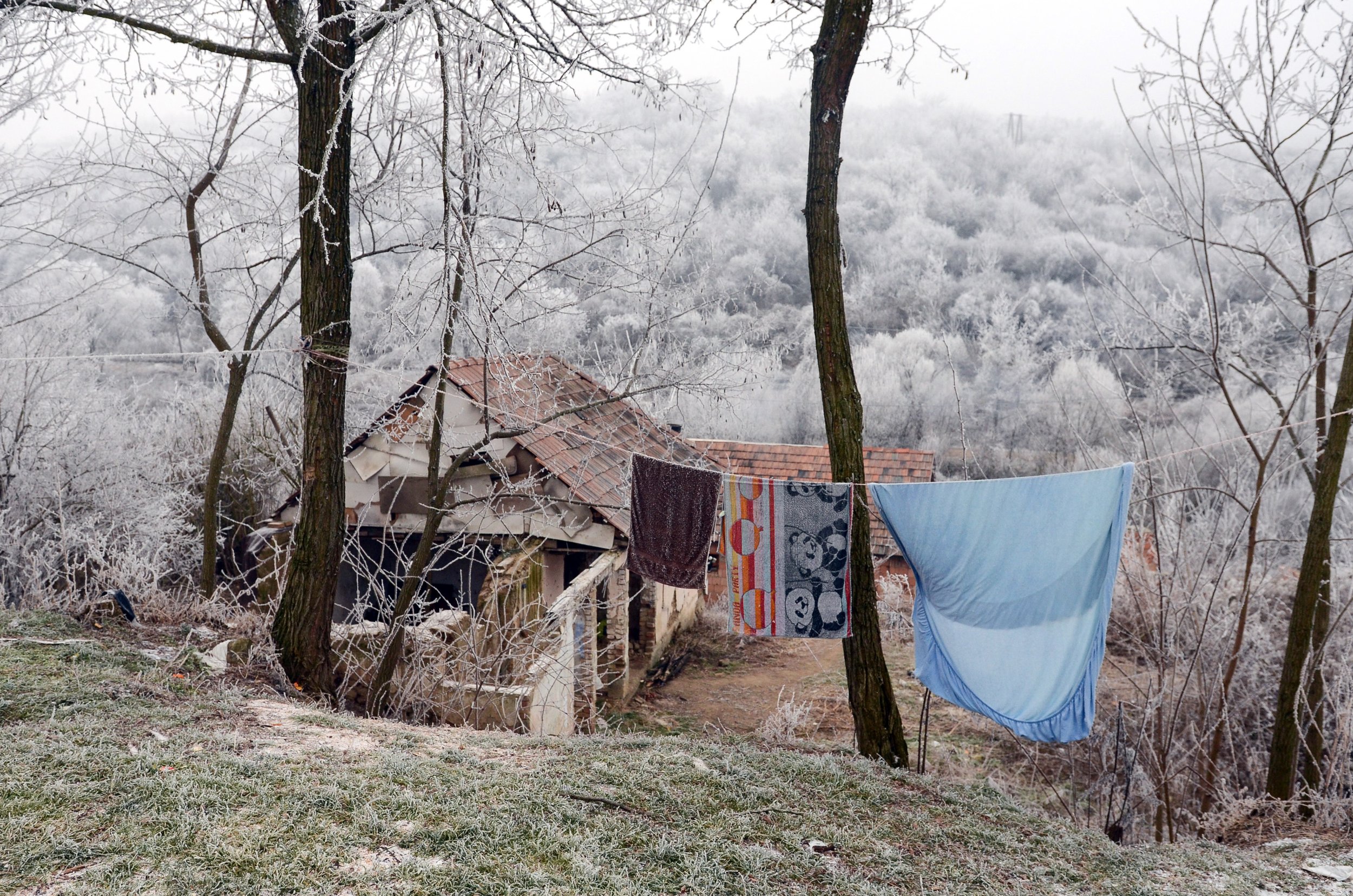 Their small house is located at the far end of the Roma settlement. Gábor inhibited the abandoned place in 2014. (2017)