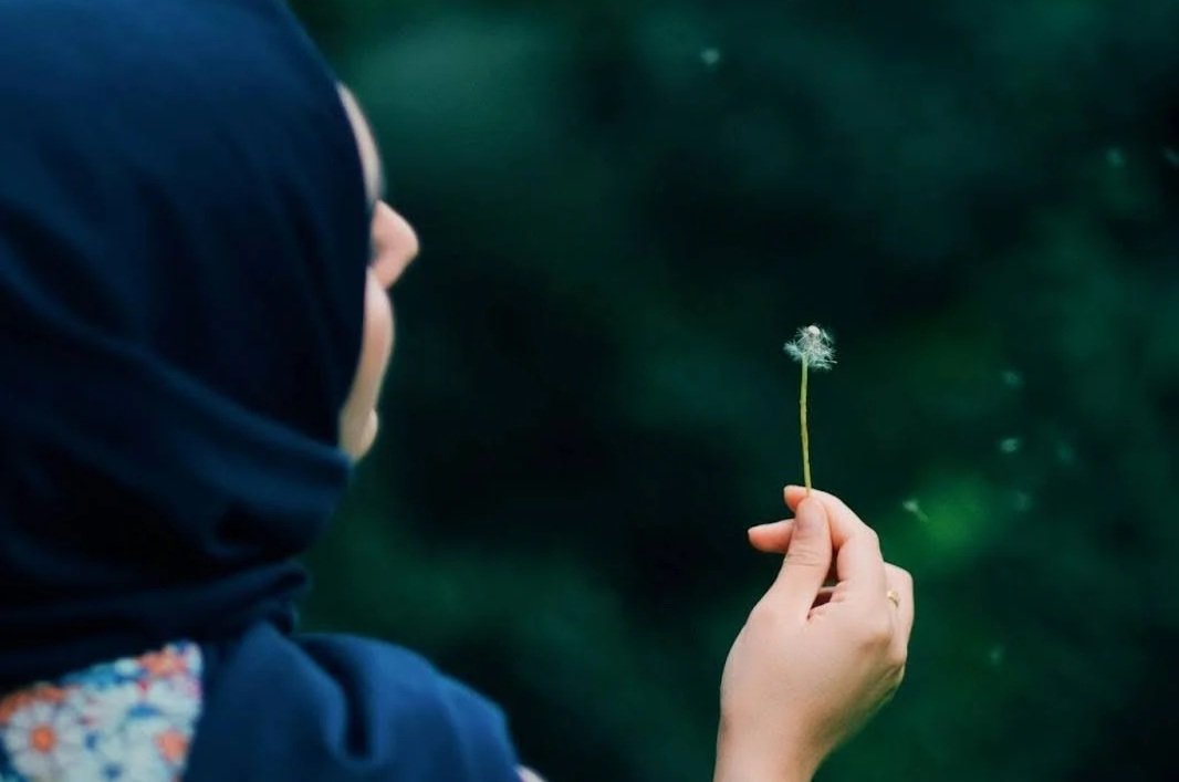 woman-in-self-reflection