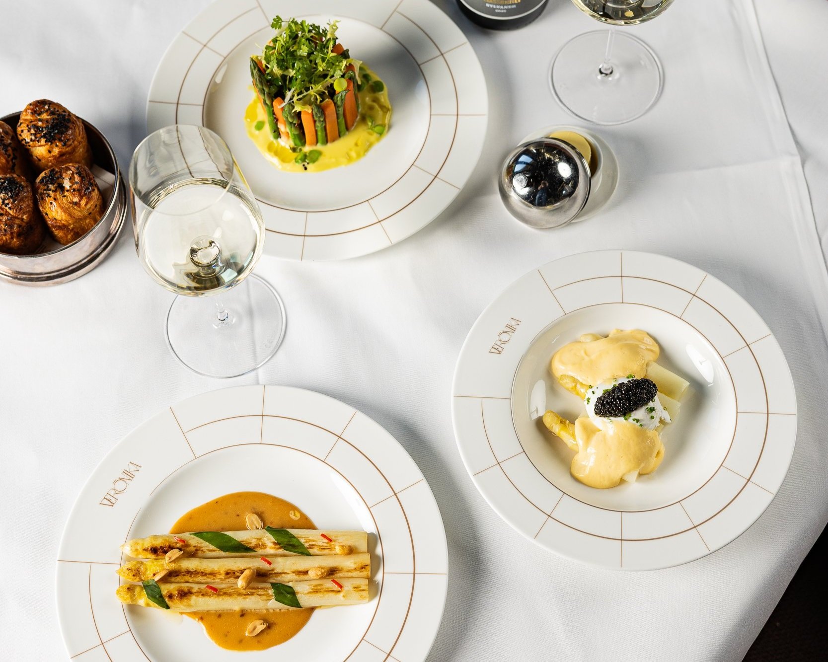 VERO%CC%83NIKA+-+Restaurant+-+Food+-+Asparagus+Menu+-+Table+-+%28c%29+Steffen+Sinzinger+%E2%80%A2+Content+%26+Communication++-+250319+-66.jpg