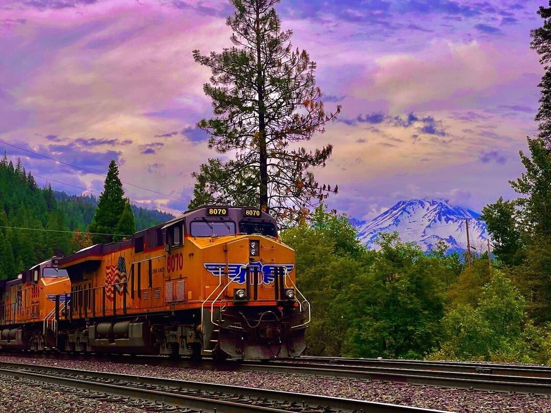 All aboard for absolutely stunning views throughout Siskiyou &ndash; everywhere you go! 😍

📸: @rogue_railfan

#discoversiskiyou #northerncalifornia #seesiskiyou #visitsiskiyou #visitcalifornia #visitca #siskiyou #siskiyoucounty #trainspotting #unio