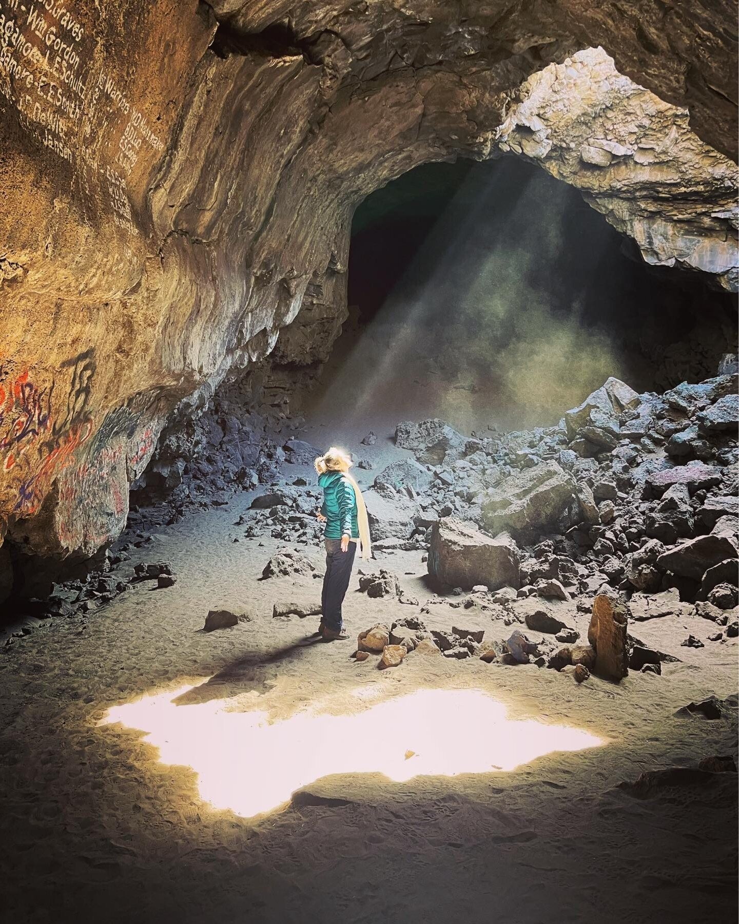 Embark on an otherworldly adventure inside Pluto's Cave, an ancient lava tube with rugged beauty and endless wonder. Fit for travelers of all ages and experience levels! 

Visit our #linkinbio to see more.​

​#discoversiskiyou #northerncalifornia #se