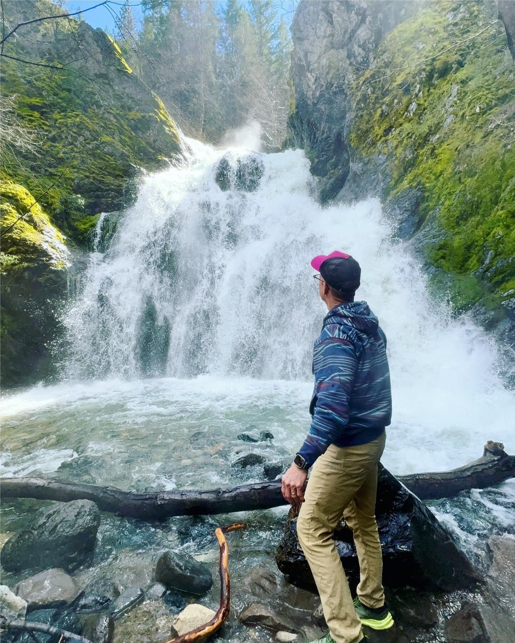 We're not saying you'll be trying to make your friends and family jealous...we're just saying they probably will be when they see where you are. 😉

📍 Mt. Shasta
📸: @outdoor_adventures_with_todd