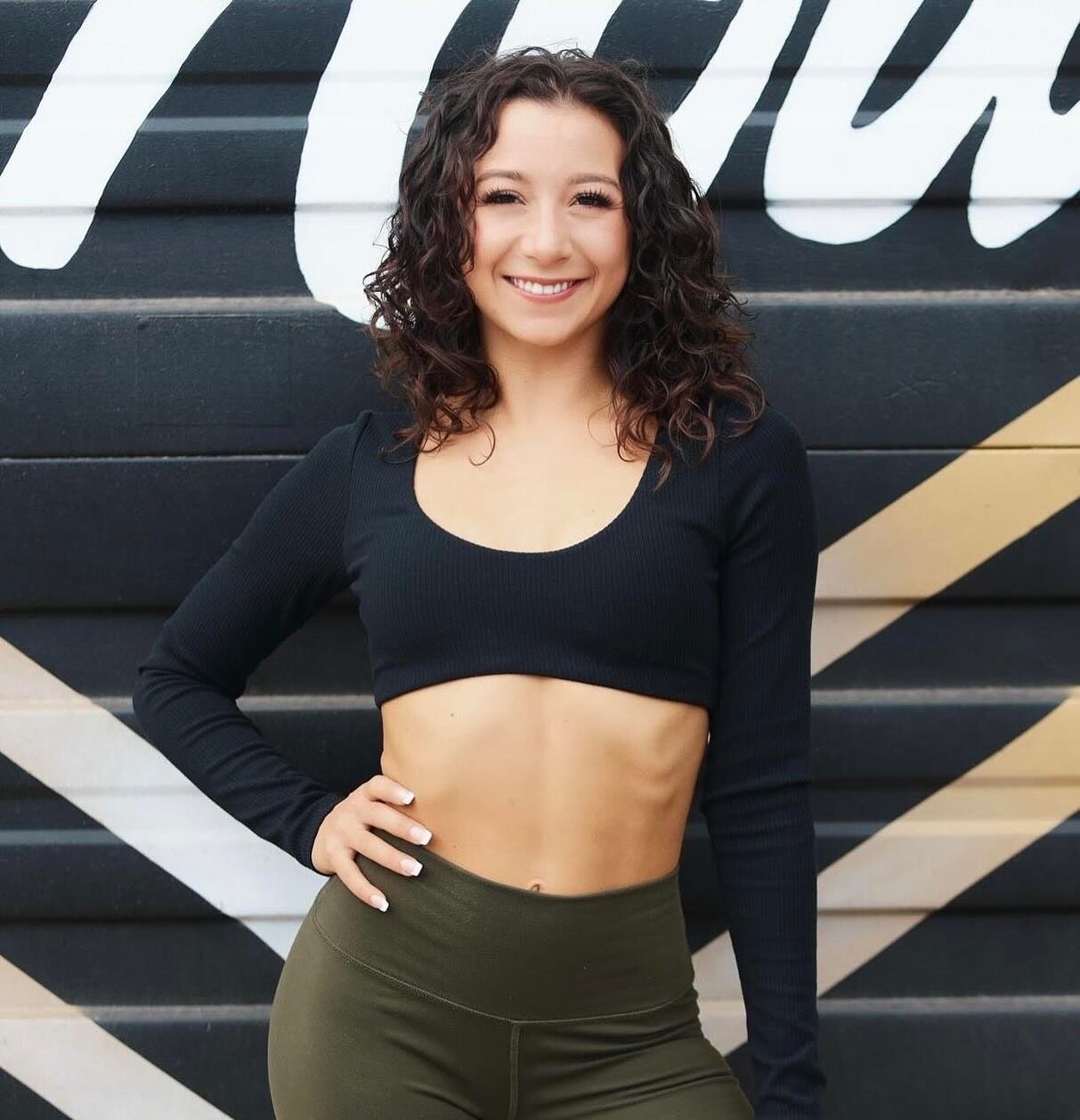 Meet Allie 👋 the newest member of the B21 Instructor Team. With a background in numerous fitness modalities and professional dance experience, we know she&rsquo;s going to &lsquo;WOW&rsquo; you ;) Come join her for FREE this Monday at 7:15AM 👏