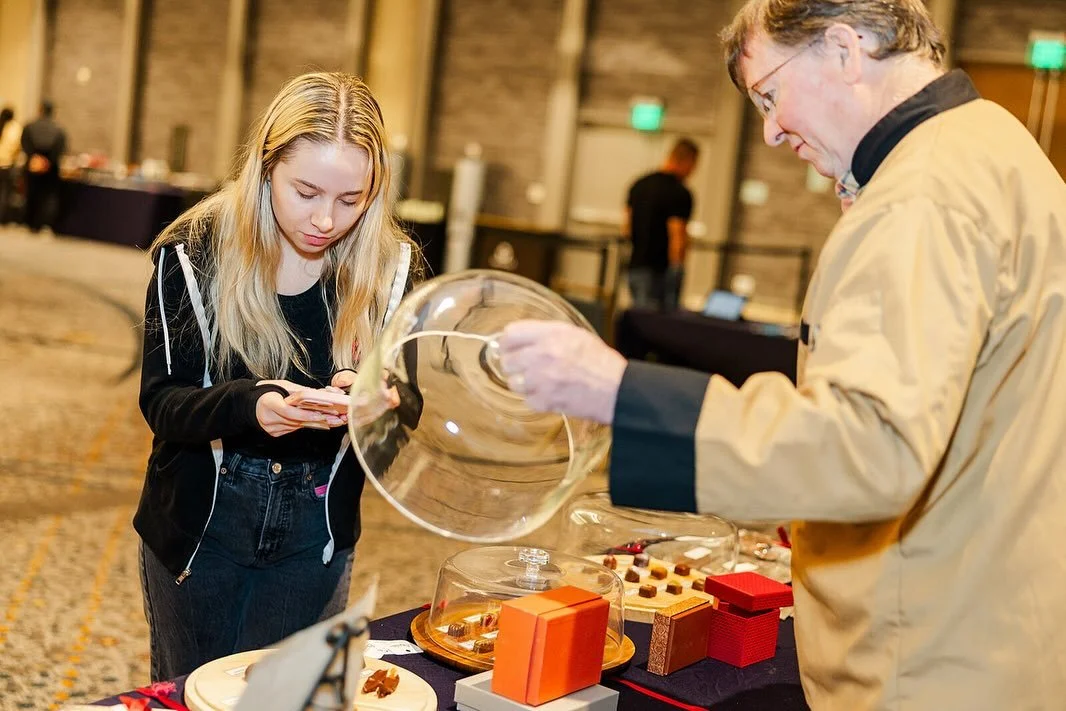 Before the event got too busy, Maddie took the opportunity to get to know the vendors better and learn more about their crafts! Do you know the difference between a chocolate maker and a chocolatier?

Photos by @alisonsmileyphotography