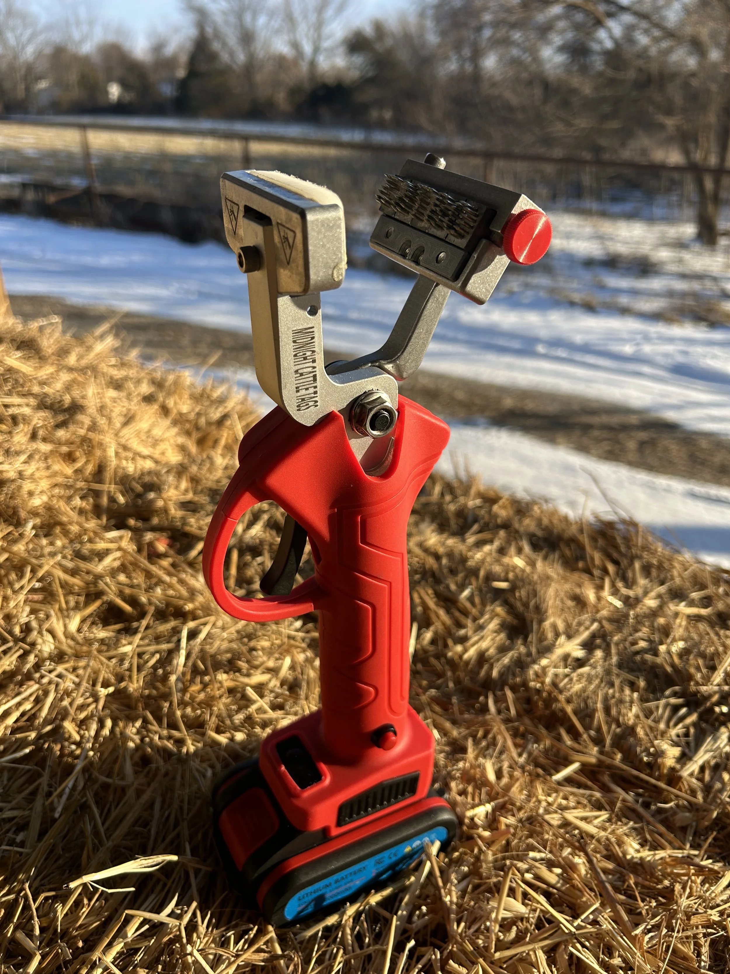 Electric Z-Tag/ A Tag One Piece Tagger — Midnightcattletags.com