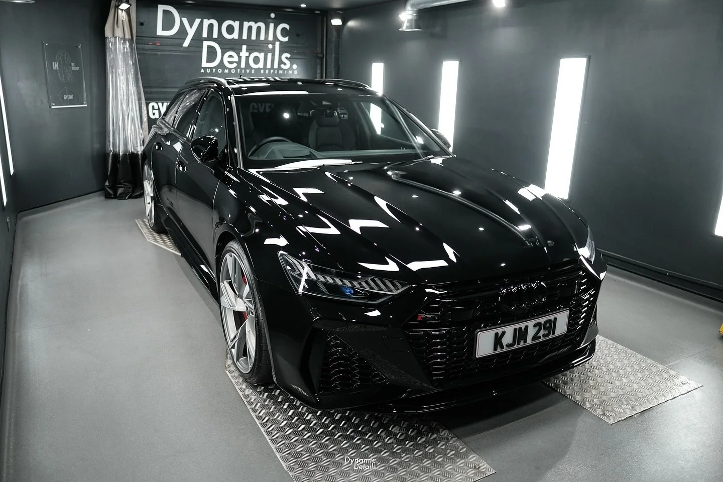 Everytime I have an RS6 in the &ldquo;I Wants&rdquo; get higher and higher! This black beauty had a good clean up finish off with Gyeon Infinite Coating