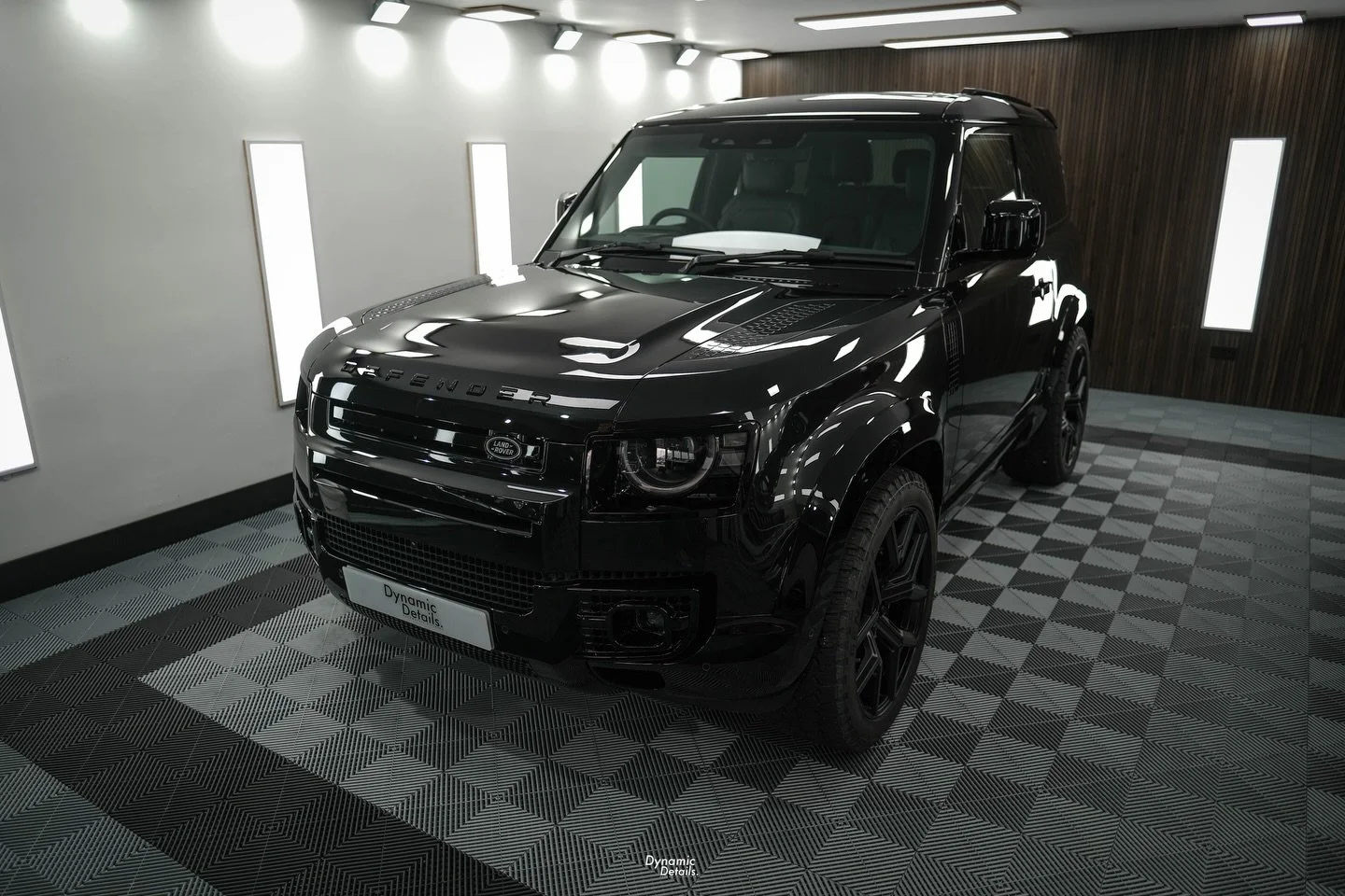 New Defender 90 in for Gyeon coatings! Just look at that deep gloss!