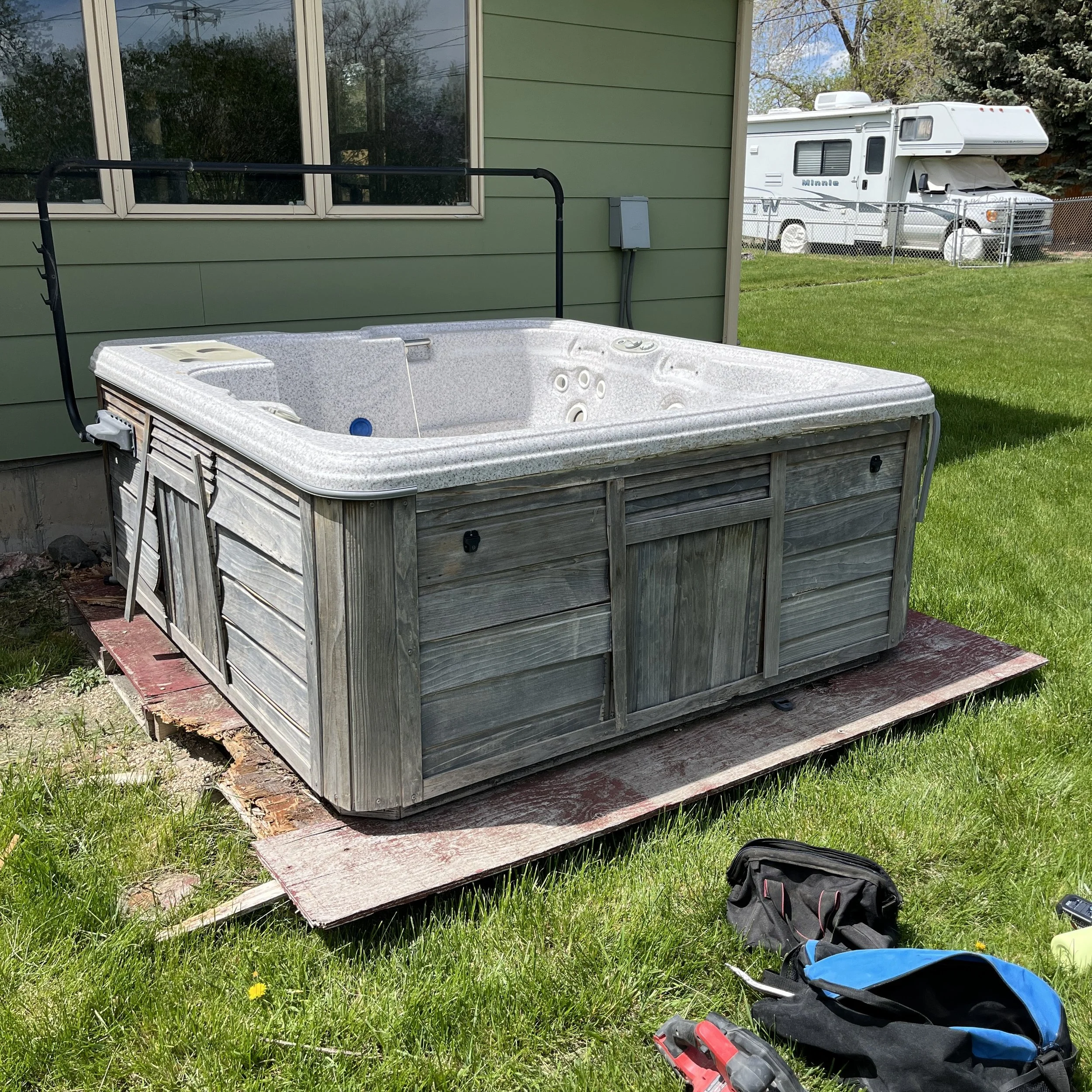 Hot tub being taken apart and removed in Cody, WY