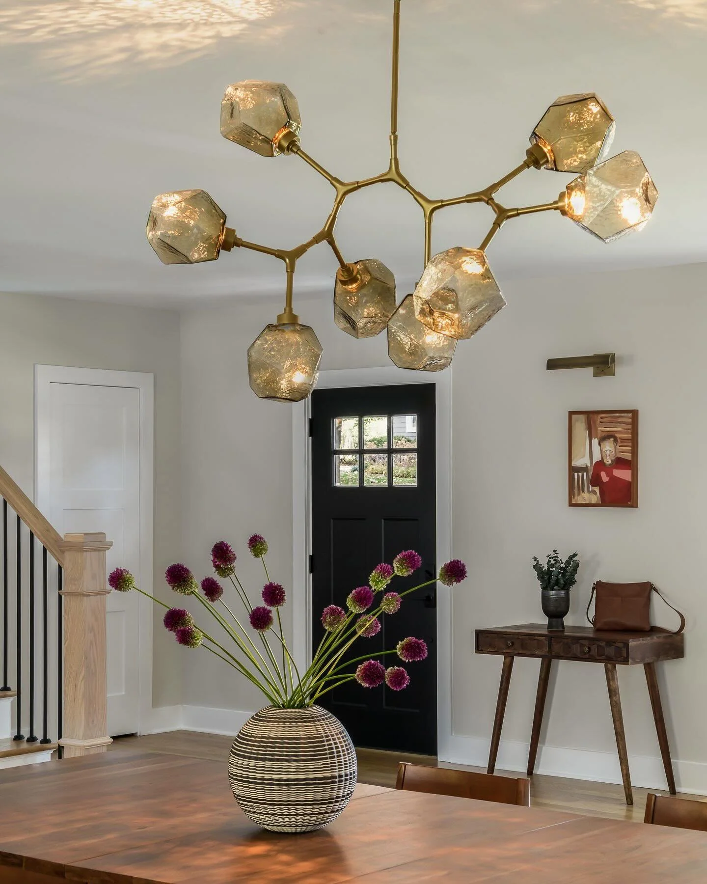 When lighting is everything 🤍

Design: @kr_interior_design_studio 
Photography: @meghanbalcomphotography 
Styling: @jbt_styles
Contractor: @mchomeimprovements 
Builder: @atlanticconcepts_