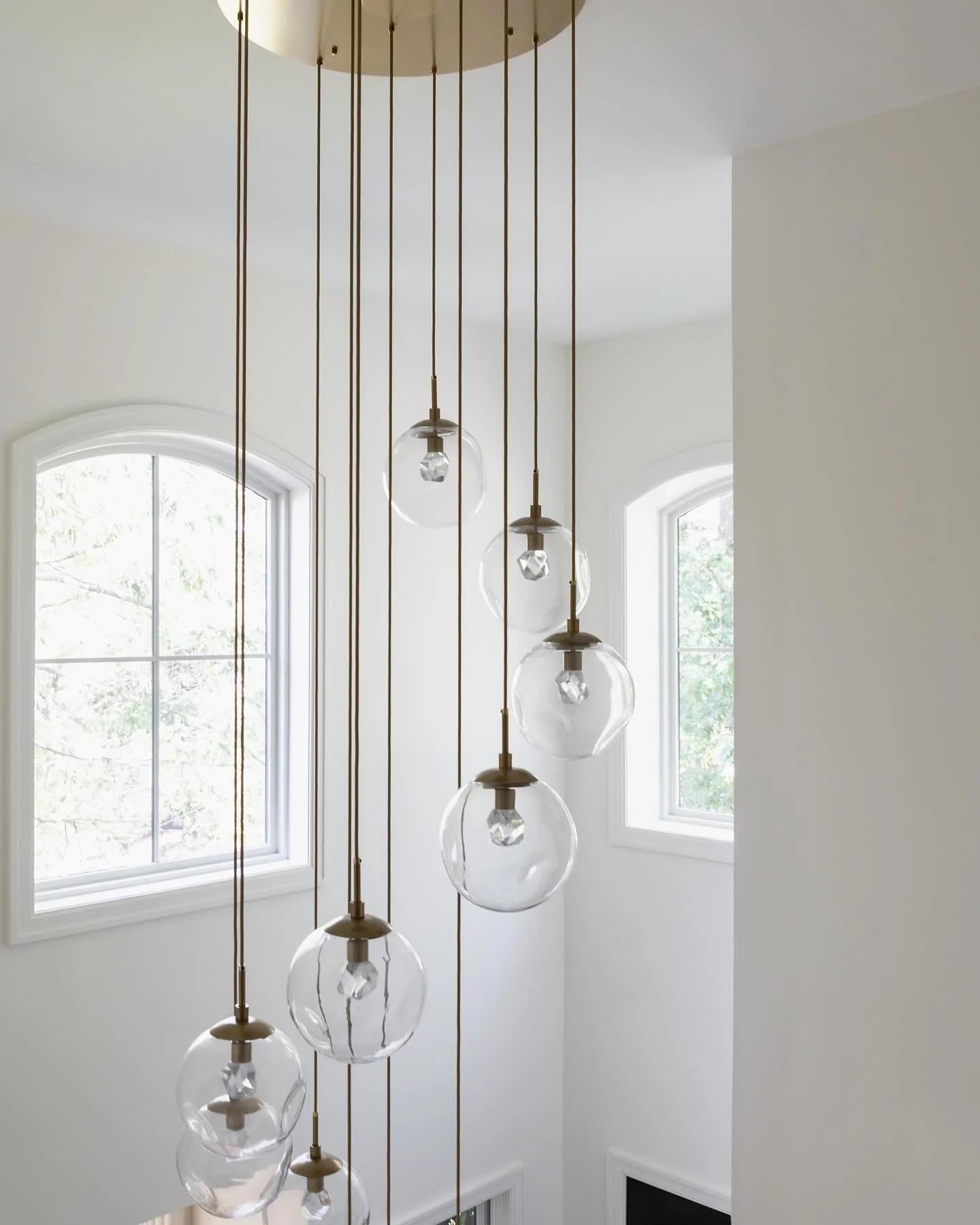 Suspended elegance in motion&hellip;a custom crystal and brass raindrop chandelier that brings quiet drama to this Short Hills home.  Designed to capture the natural light and elevate every moment 🤍

Design: @kr_interior_design_studio 
Photography: 