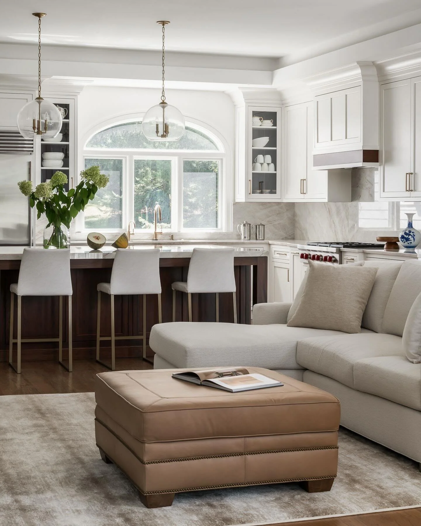 Tailored textures and refined silhouettes anchor this space- an oversized sectional, supple leather ottoman, and sculptural stools setting the tone for effortless sophistication. 

Interior Decor/Furnishings/Lighting: @kr_interior_design_studio 
Kitc