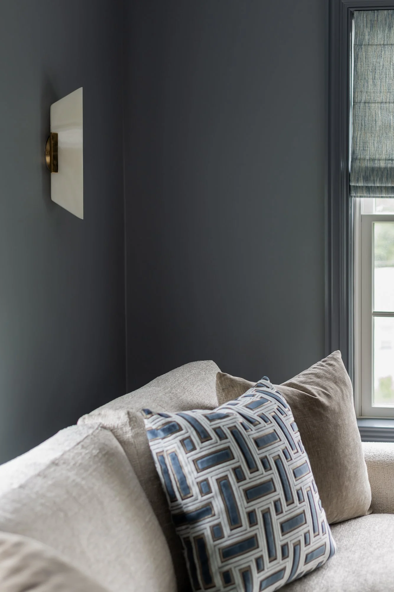 kr-interior-design-alabaster-wall-sconce.jpg