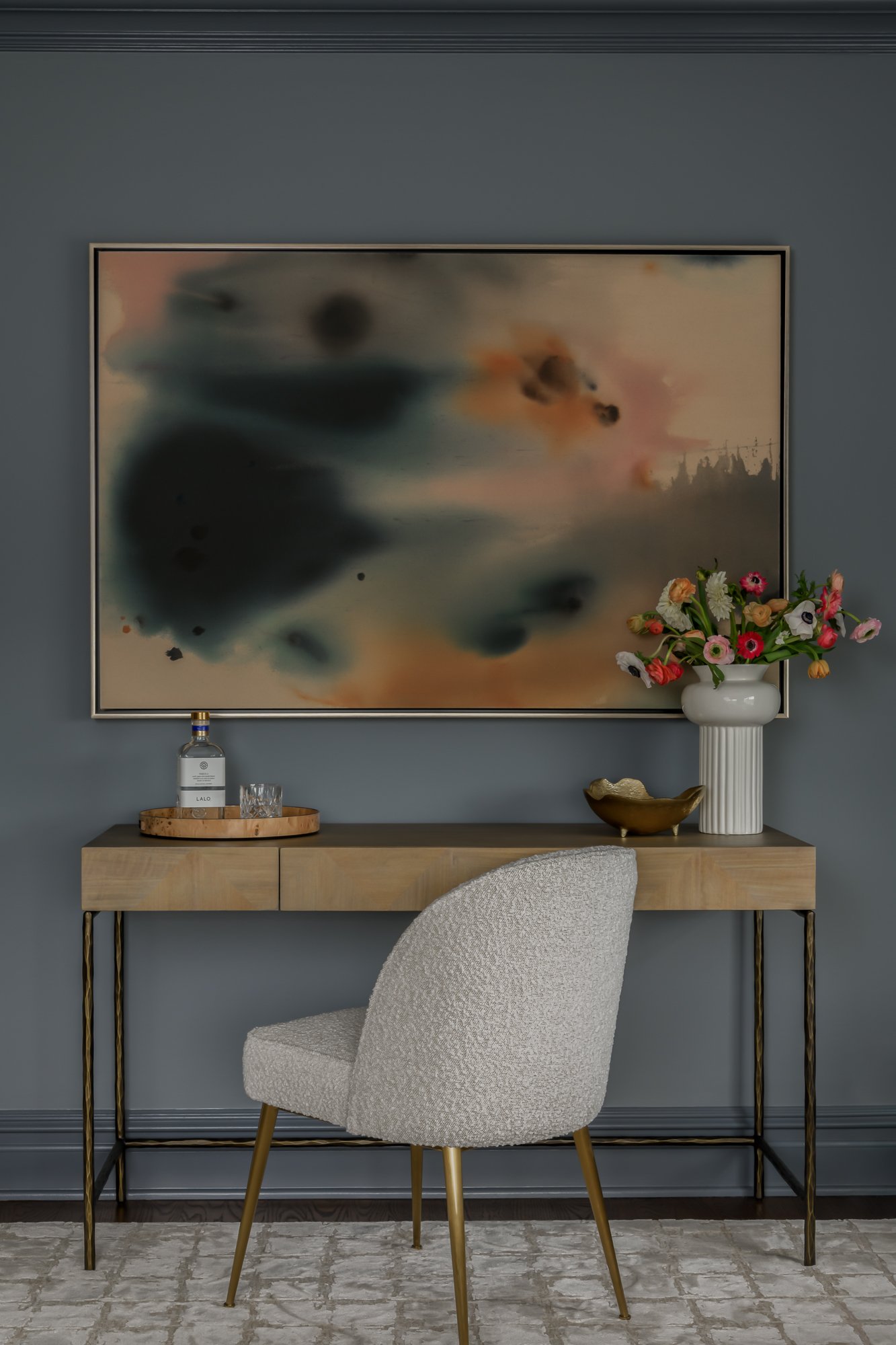kr-interior-design-entry-console-with-abstract-art.jpg
