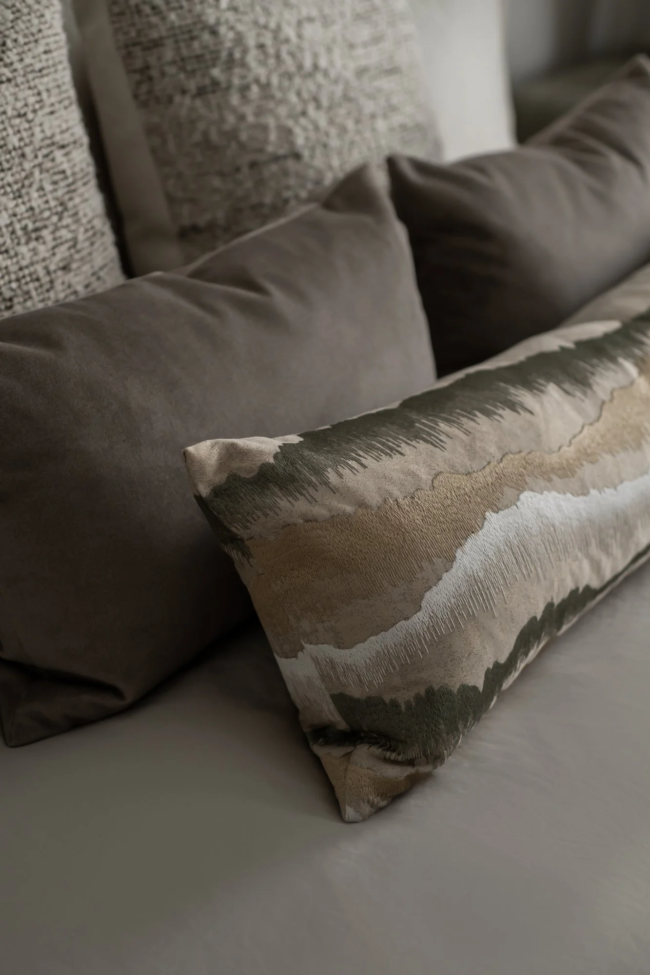 kr-interior-design-olive-green-lumbar-pillow.jpg