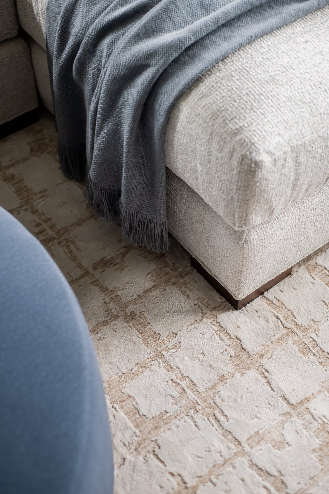 living-room-rug-and-throw-kr-interior-design.jpg