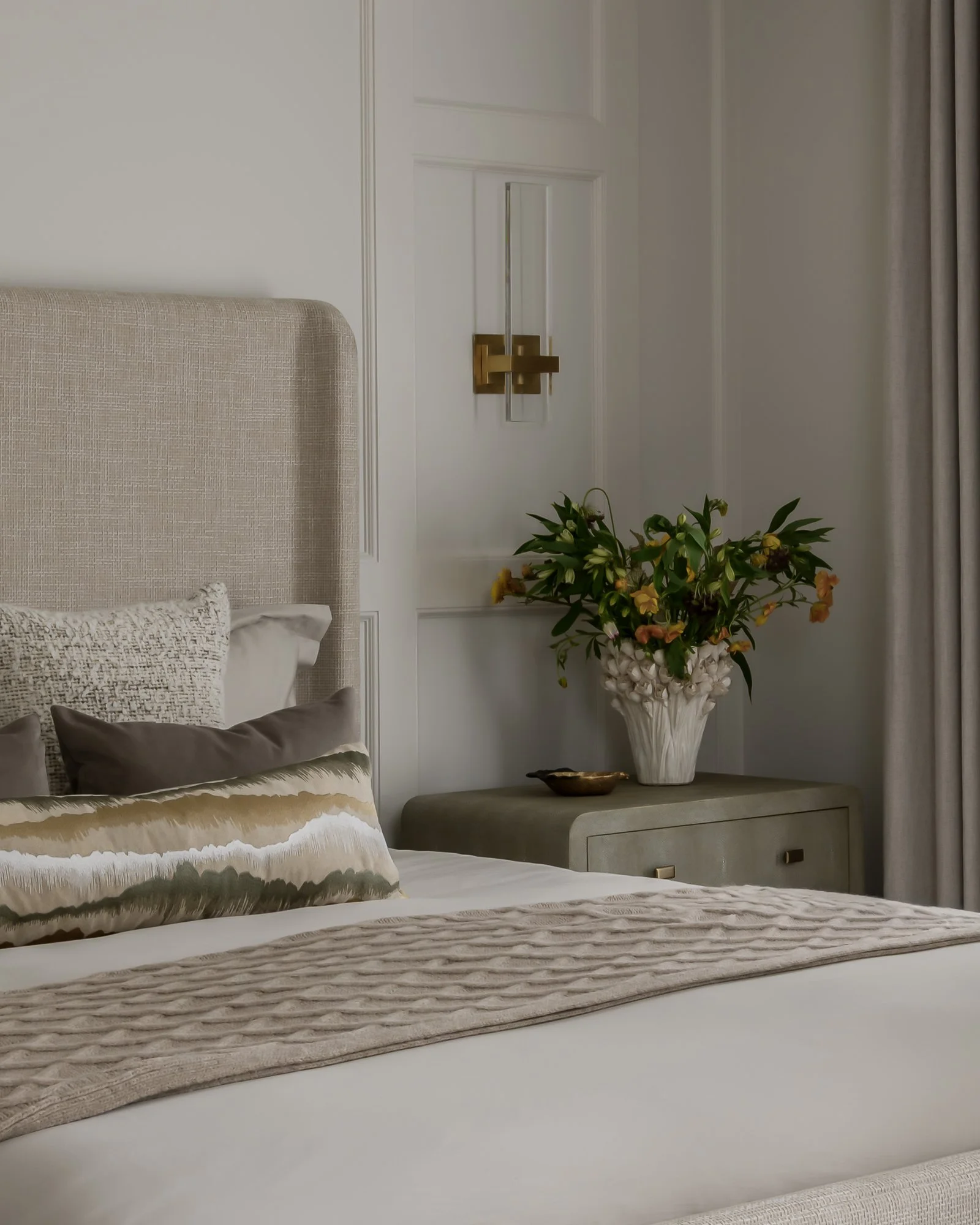 kr-interior-design-guest-bedroom-nightstand-with-flowers.jpg