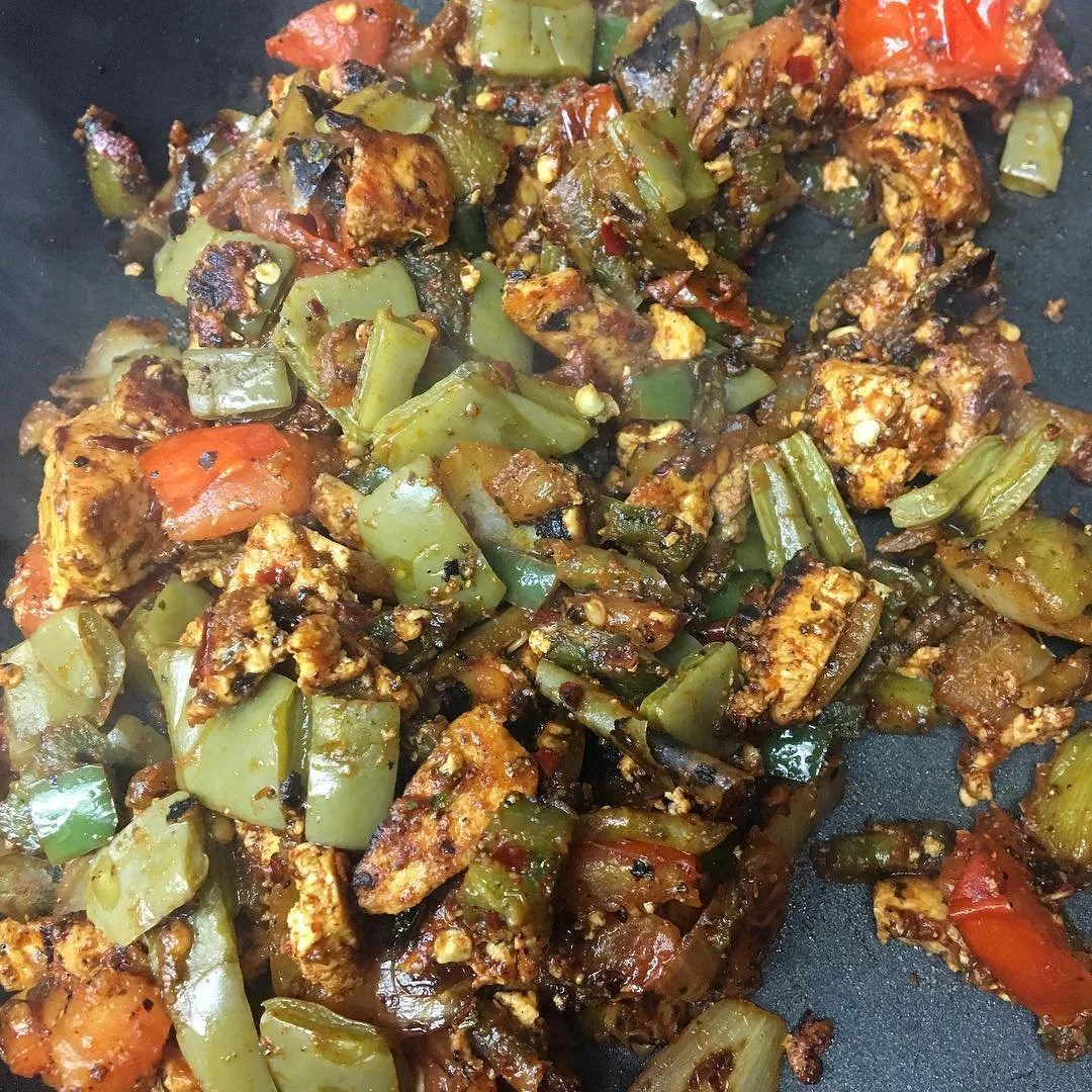 #eatingCactus ...Love cooking up a #Nopales Scramble... 🔸🔺🔸🔻🔸... #Nopalitos, #tofu, tomato, onion, garlic, cumin, nutritional yeast, smoked paprika, oregano, cayenne, red chili pepper, Himalayan black salt, &amp; avocado oil. 🔸🔺🔸🔻🔸 #tofuscr